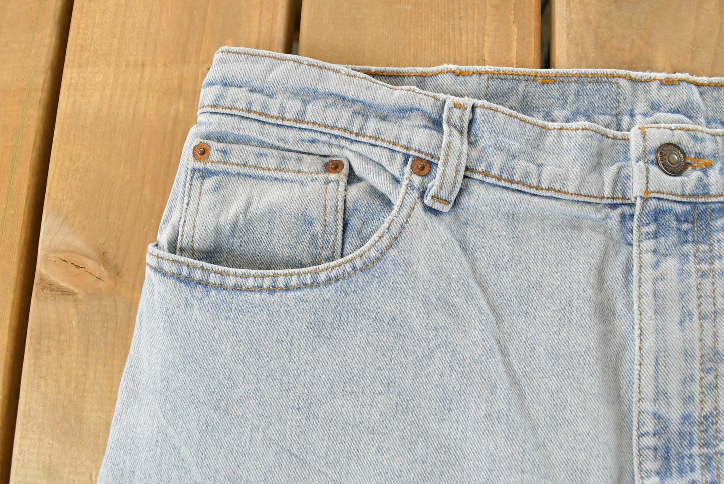 Vintage 90s Levi's 550 Jeans: Distressed, Relaxed Fit (38x31) from propervintagecanada