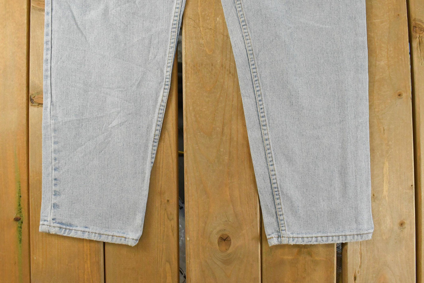 Vintage 90s Levi's 550 Jeans: Distressed, Relaxed Fit (38x31) from propervintagecanada
