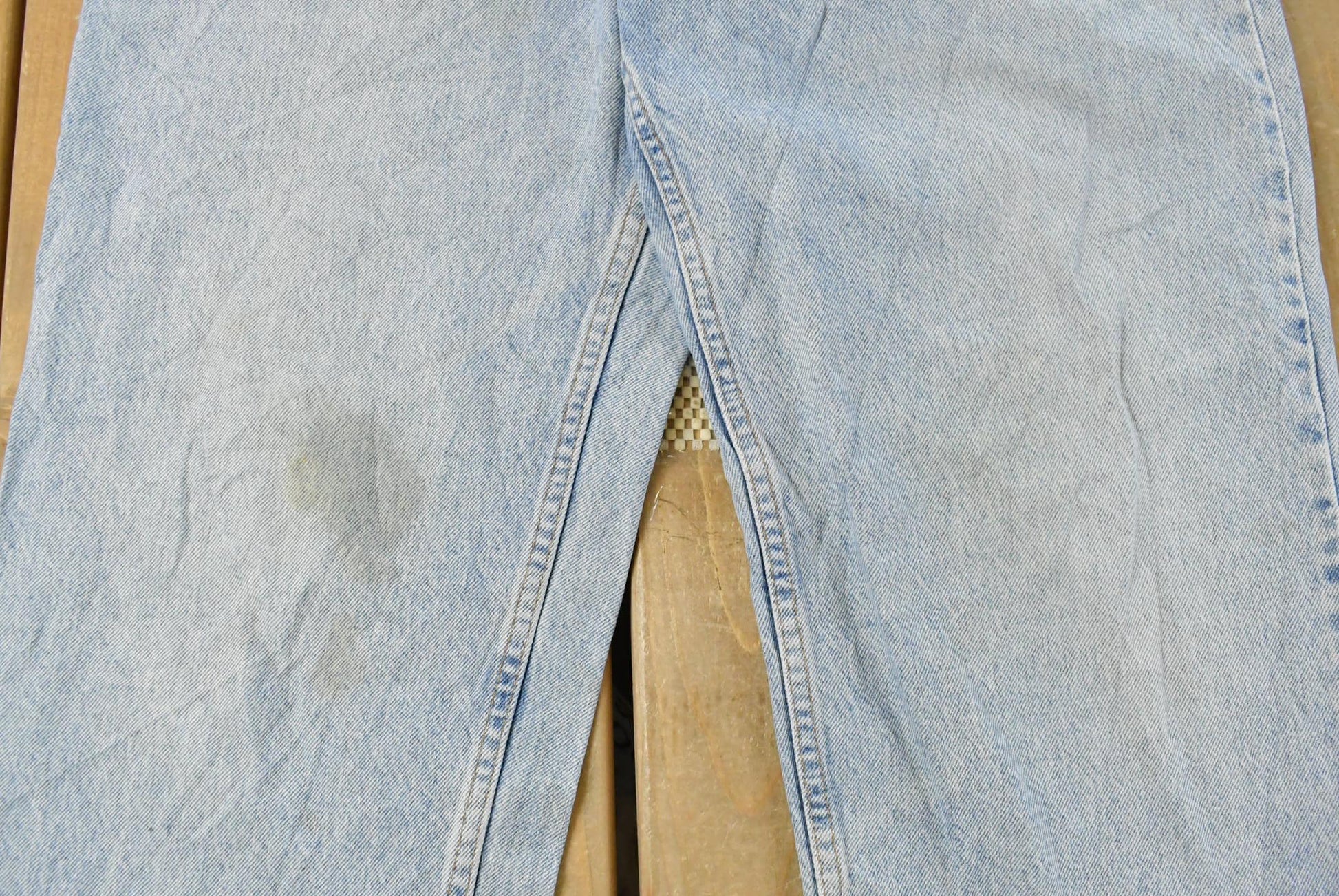 Vintage 90s Levi's 550 Jeans: Relaxed Tapered Fit Men's 36x35 from propervintagecanada