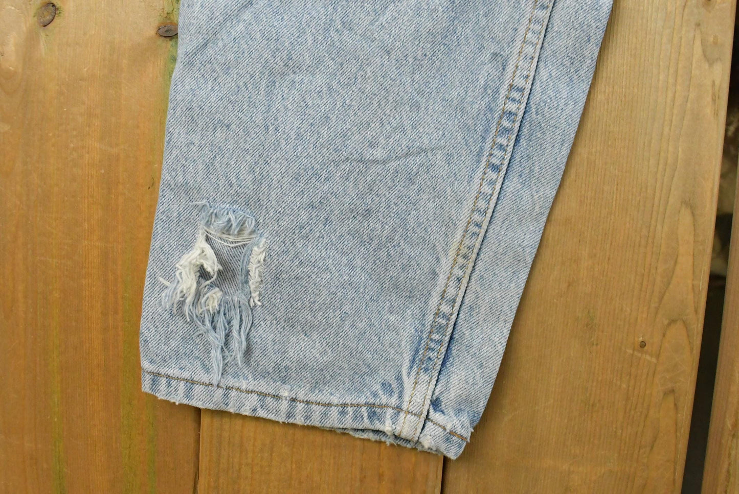 Vintage 90s Levi's 550 Jeans: Relaxed Tapered Fit Men's 36x35 from propervintagecanada