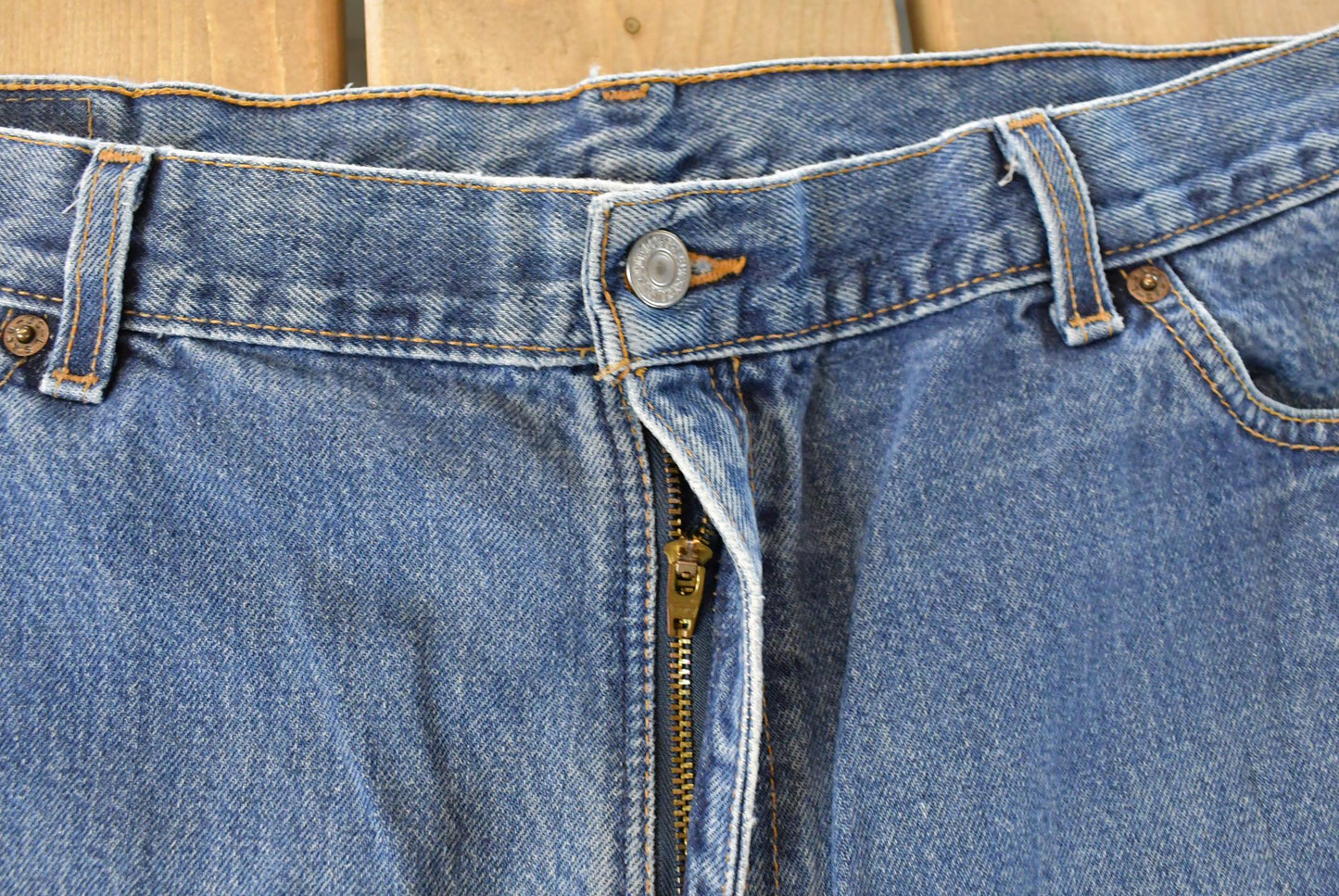 Vintage 90s Levi's 550 Jeans: Relaxed Tapered Fit, Women's 40x25 from propervintagecanada