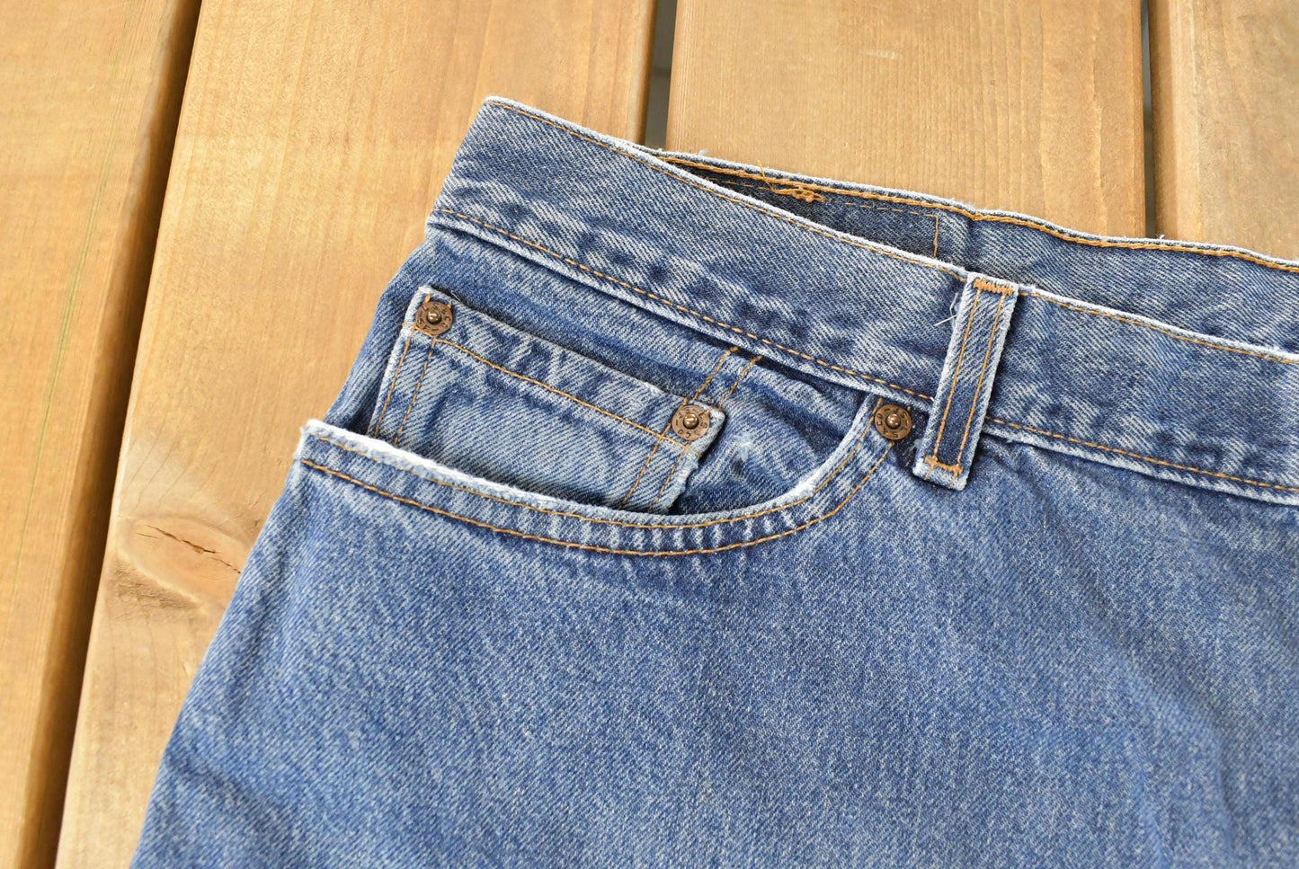 Vintage 90s Levi's 550 Jeans: Relaxed Tapered Fit, Women's 40x25 from propervintagecanada