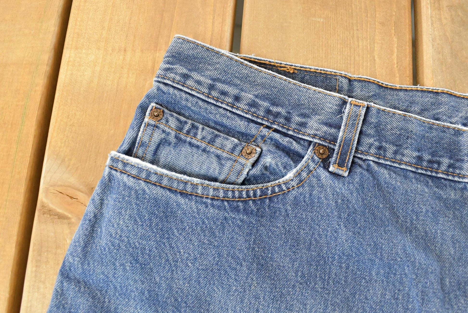 Vintage 90s Levi's 550 Jeans: Relaxed Tapered Fit, Women's 40x25 from propervintagecanada
