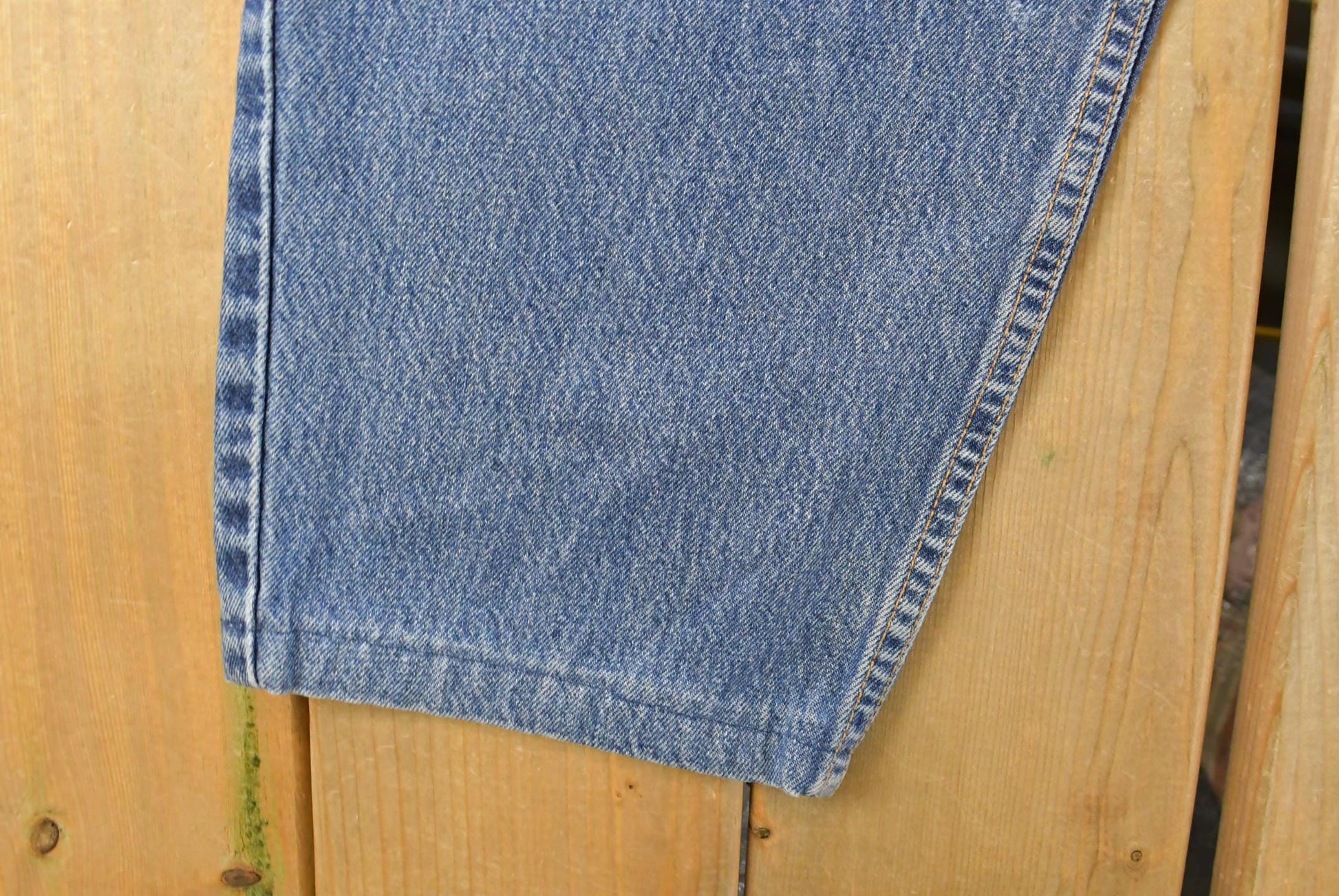 Vintage 90s Levi's 550 Jeans: Relaxed Tapered Fit, Women's 40x25 from propervintagecanada