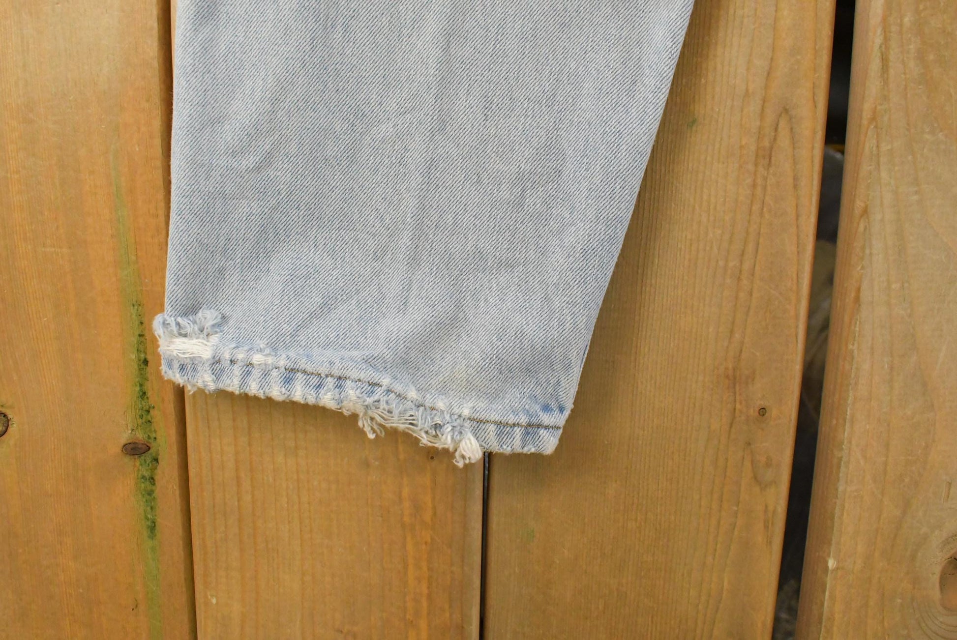 Vintage 90s Levi's 560 Jeans: Distressed Loose Tapered Fit, 32x29 from propervintagecanada