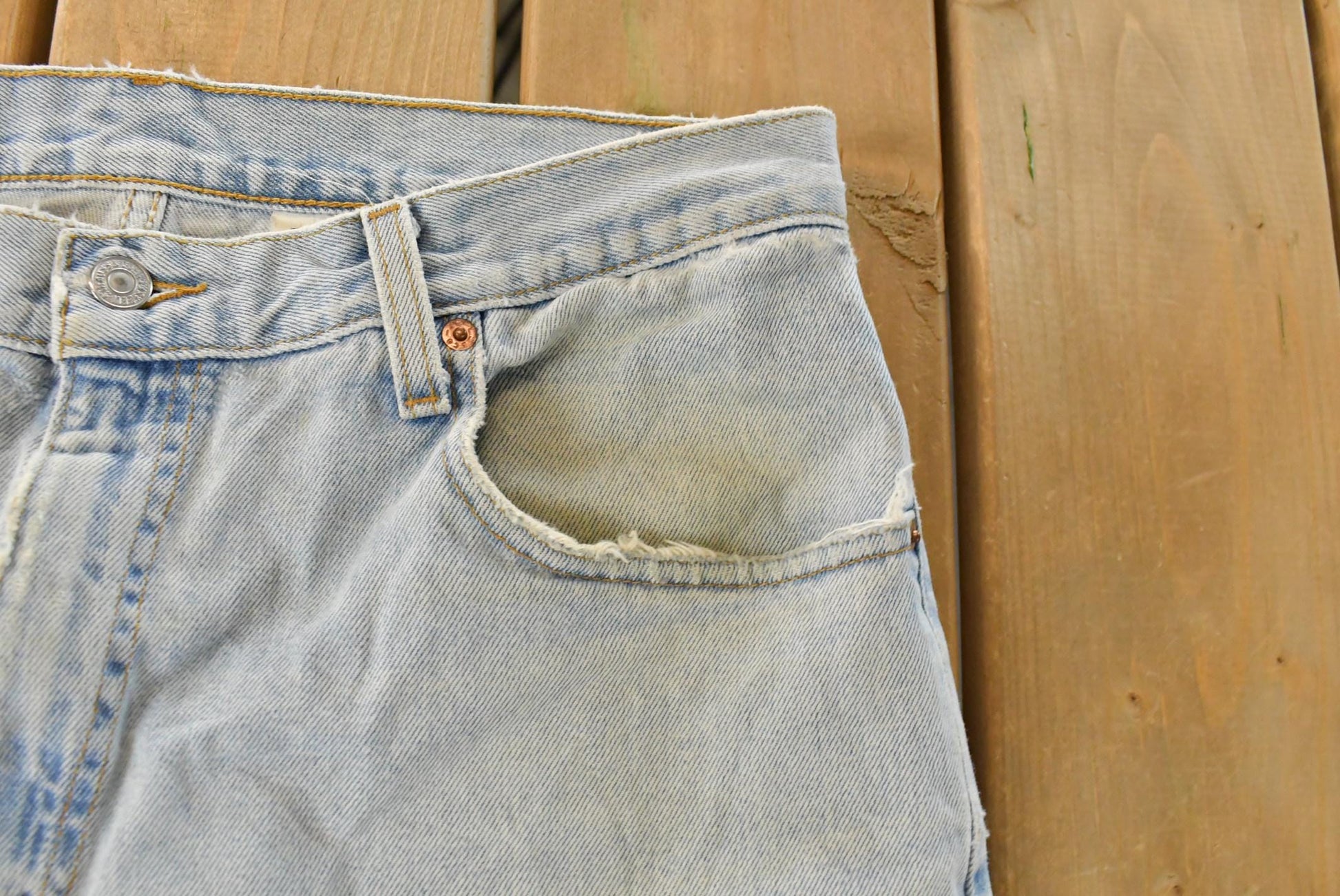 Vintage 90s Levi's 560 Jeans: Distressed Loose Tapered Fit, 32x29 from propervintagecanada