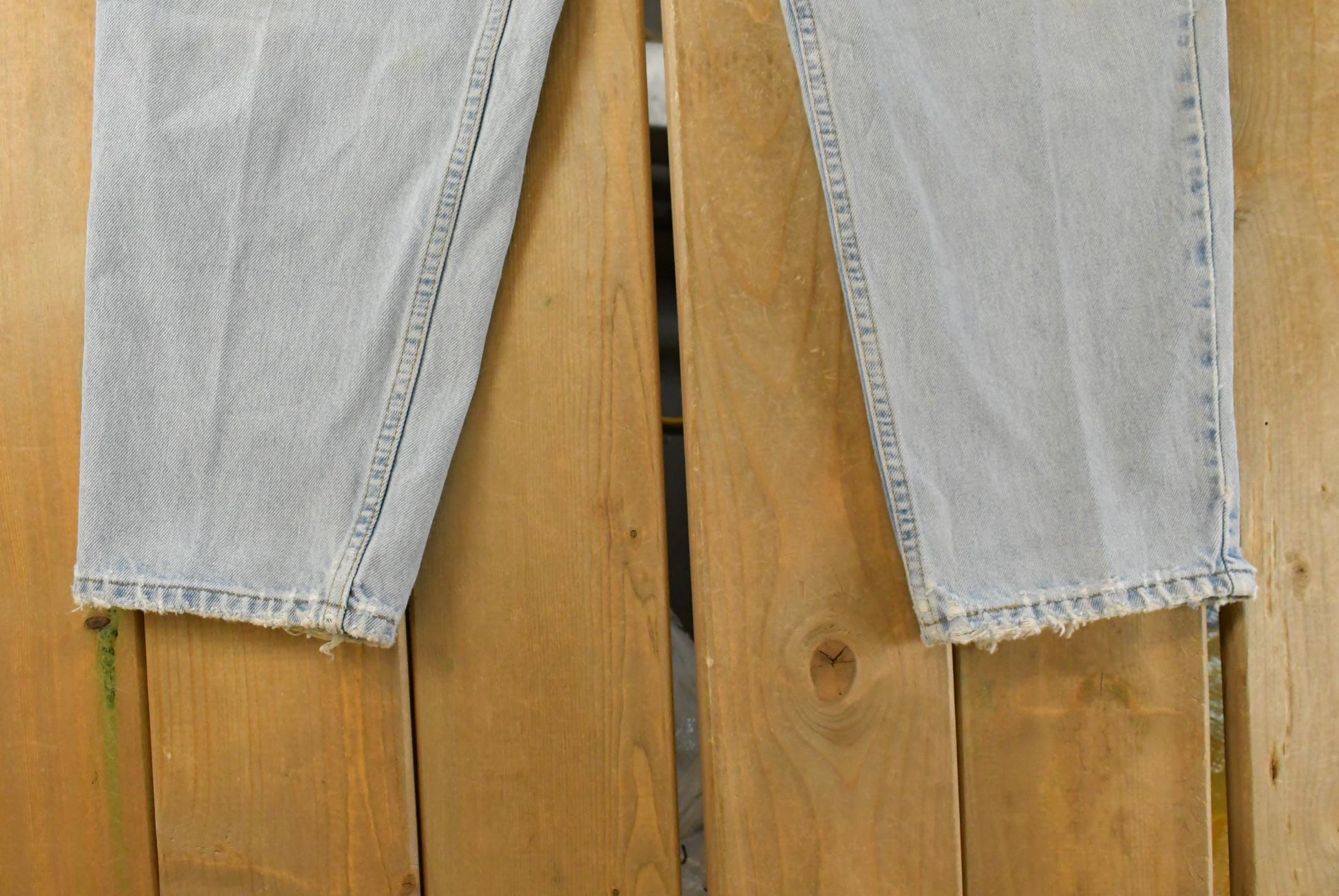 Vintage 90s Levi's 560 Jeans: Distressed Loose Tapered Fit, 32x29 from propervintagecanada
