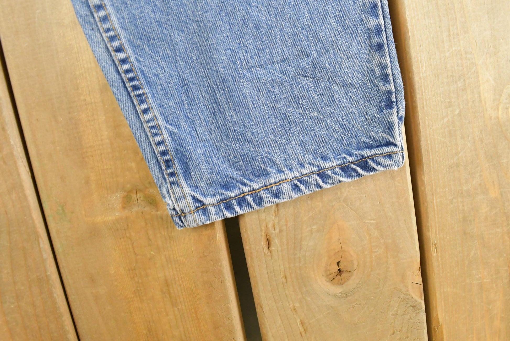 Vintage 90s Levi's 560 Loose Tapered Denim Jeans Men's 31 x 29 from propervintagecanada