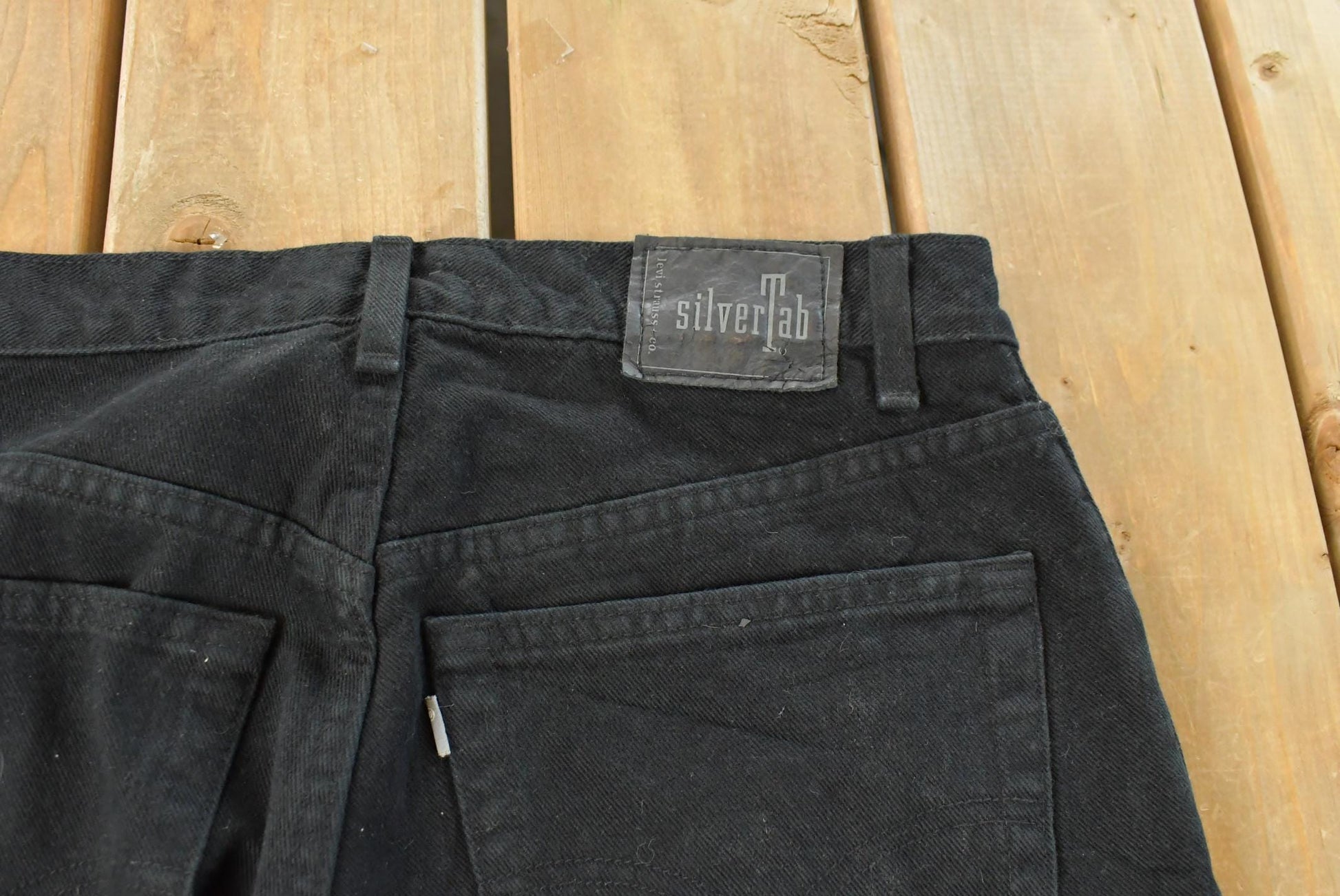 Vintage 90s Levi's Silver Tab Baggy Jeans Mens 33x32 from propervintagecanada