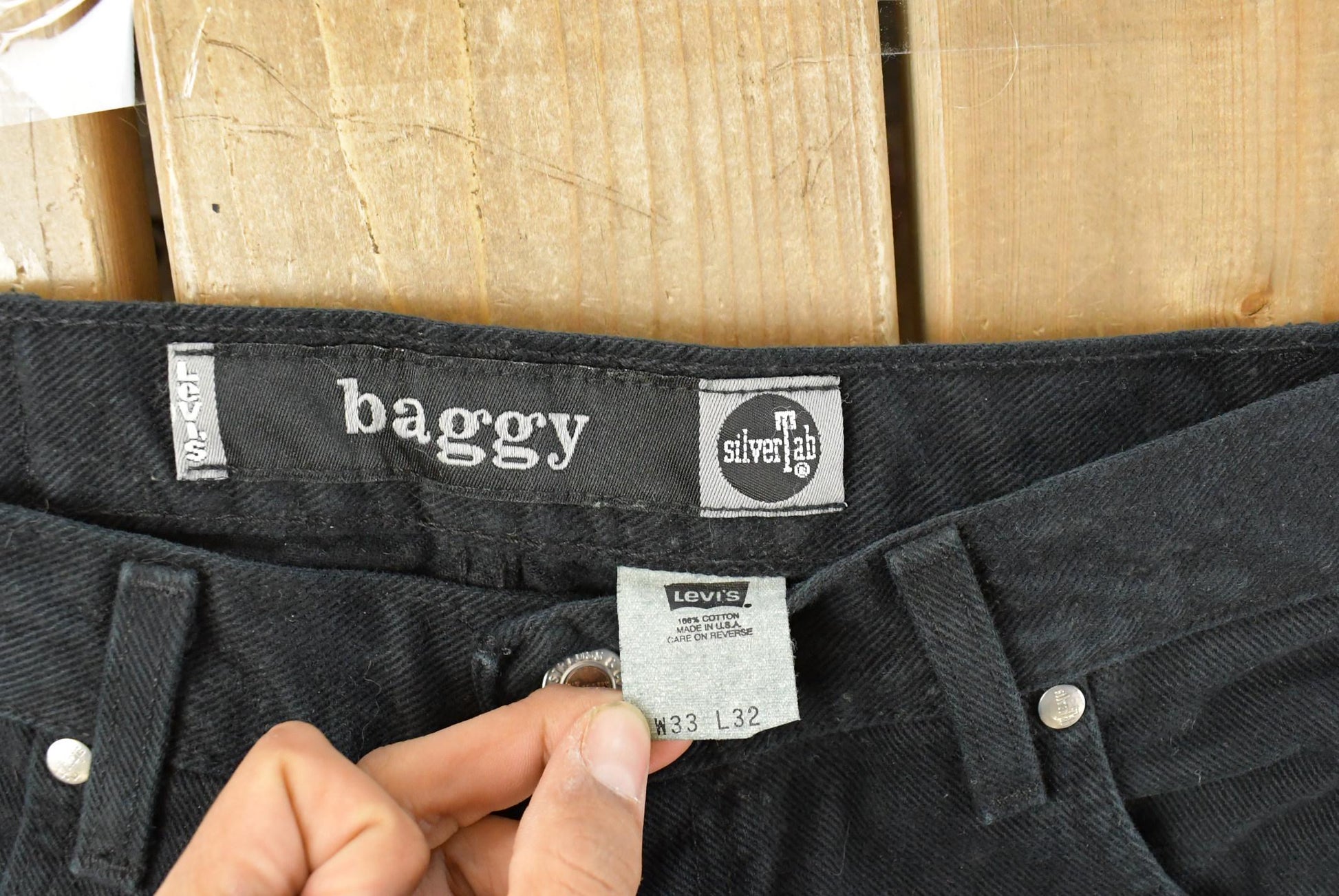 Vintage 90s Levi's Silver Tab Baggy Jeans Mens 33x32 from propervintagecanada