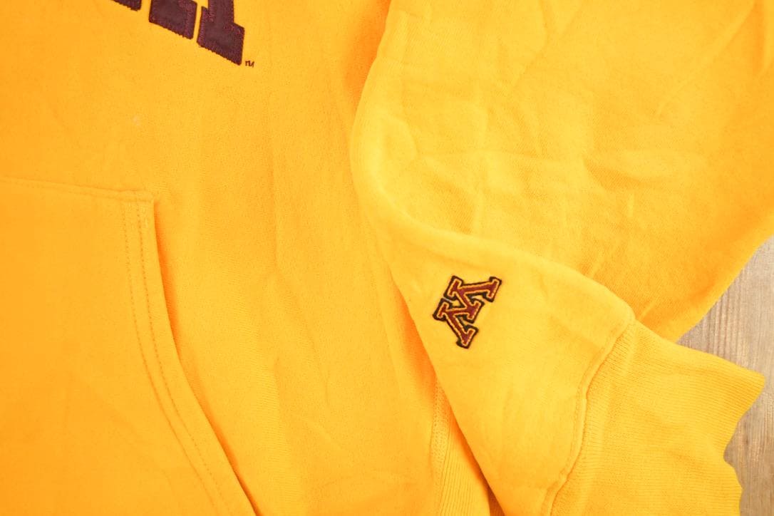 Vintage 90s Minnesota Embroidered Cross Grain Hoodie (Men's XL) from propervintagecanada