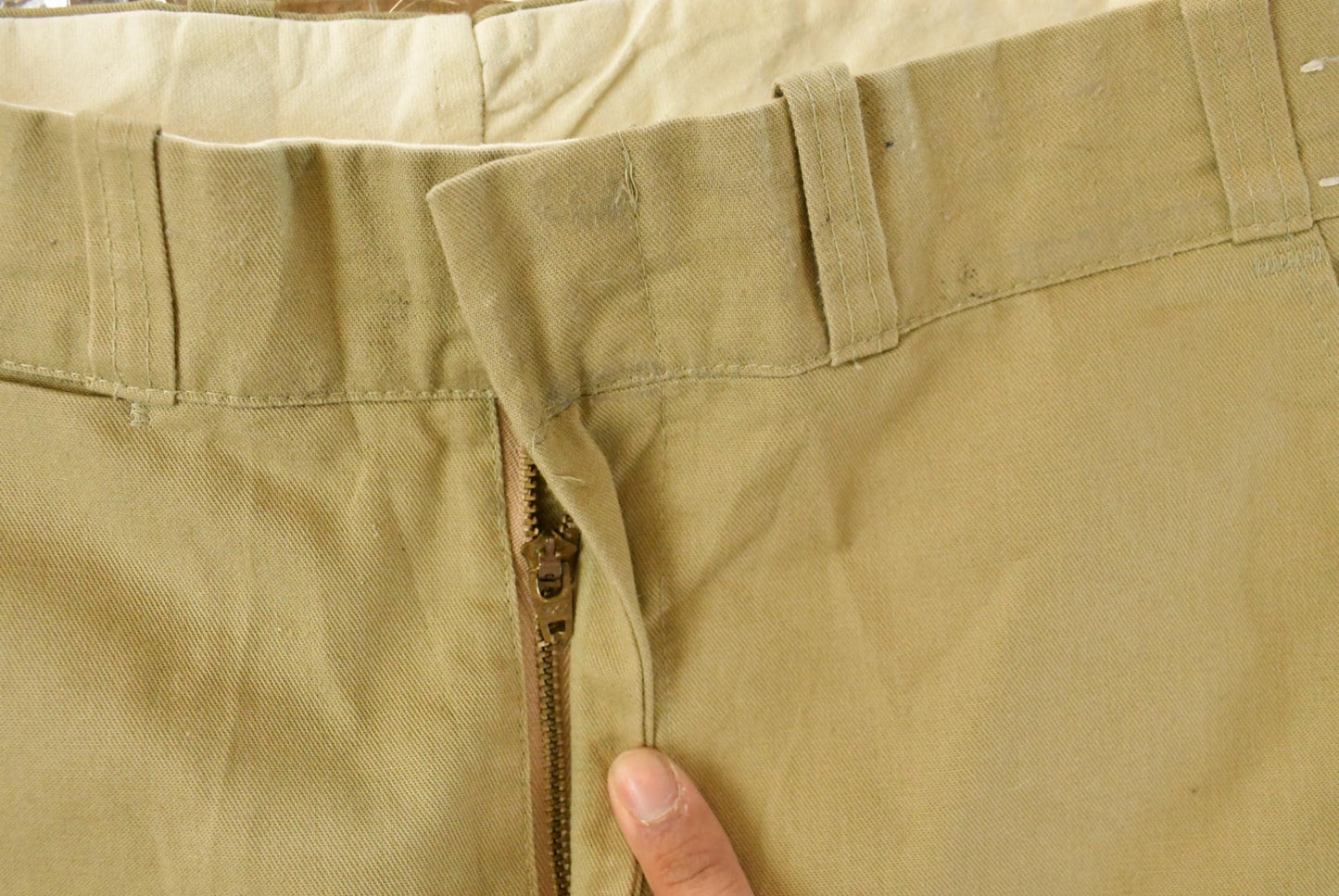 Vintage 90s Pleated Chino Pants Men's 28x27 - Skater Workwear from propervintagecanada