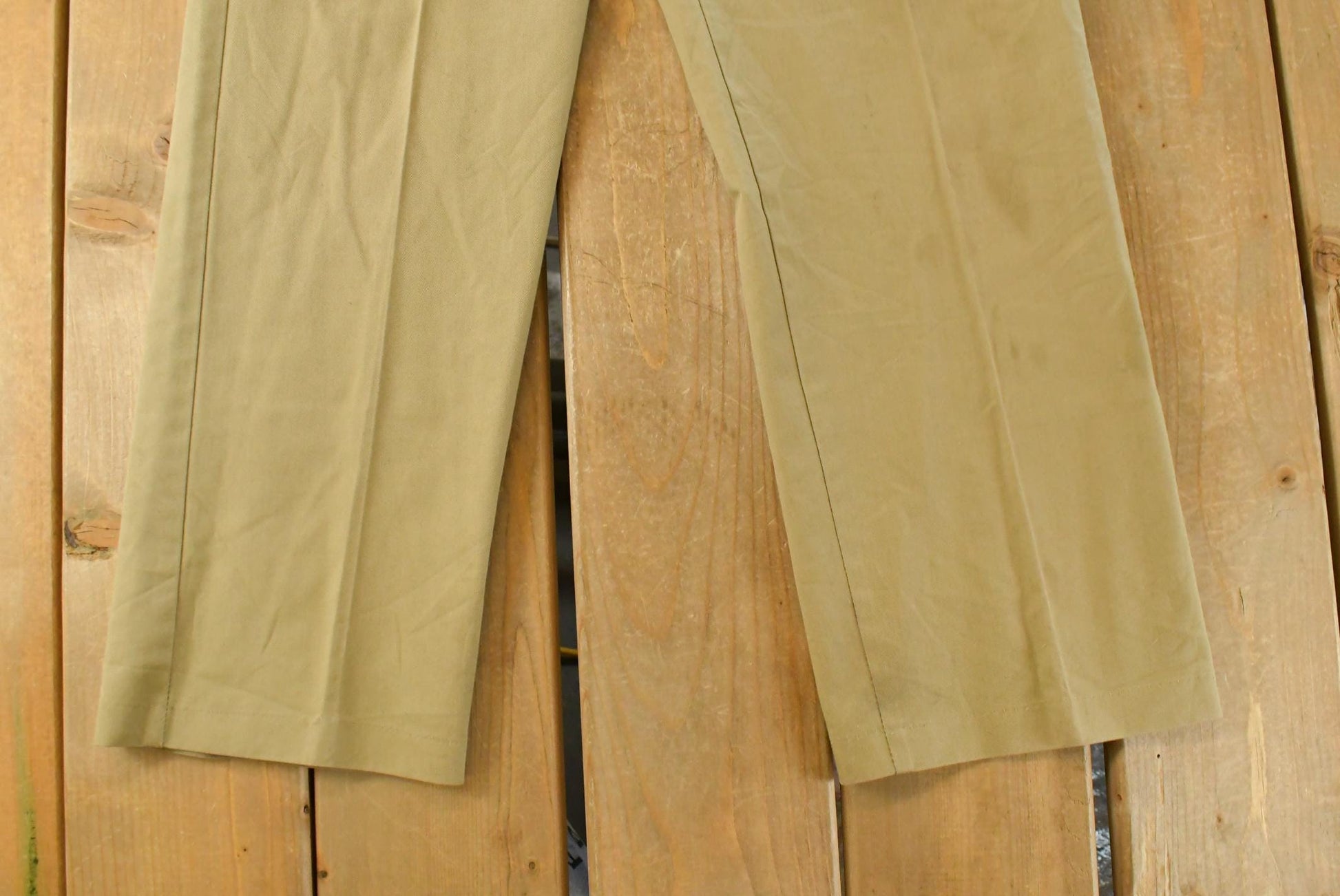 Vintage 90s Pleated Chino Pants Men's 28x27 - Skater Workwear from propervintagecanada