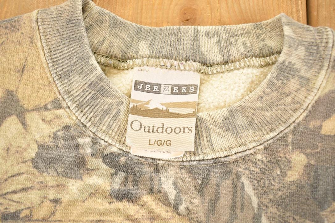 Vintage 90s Realtree Camo Crewneck Sweatshirt, Men's L from propervintagecanada