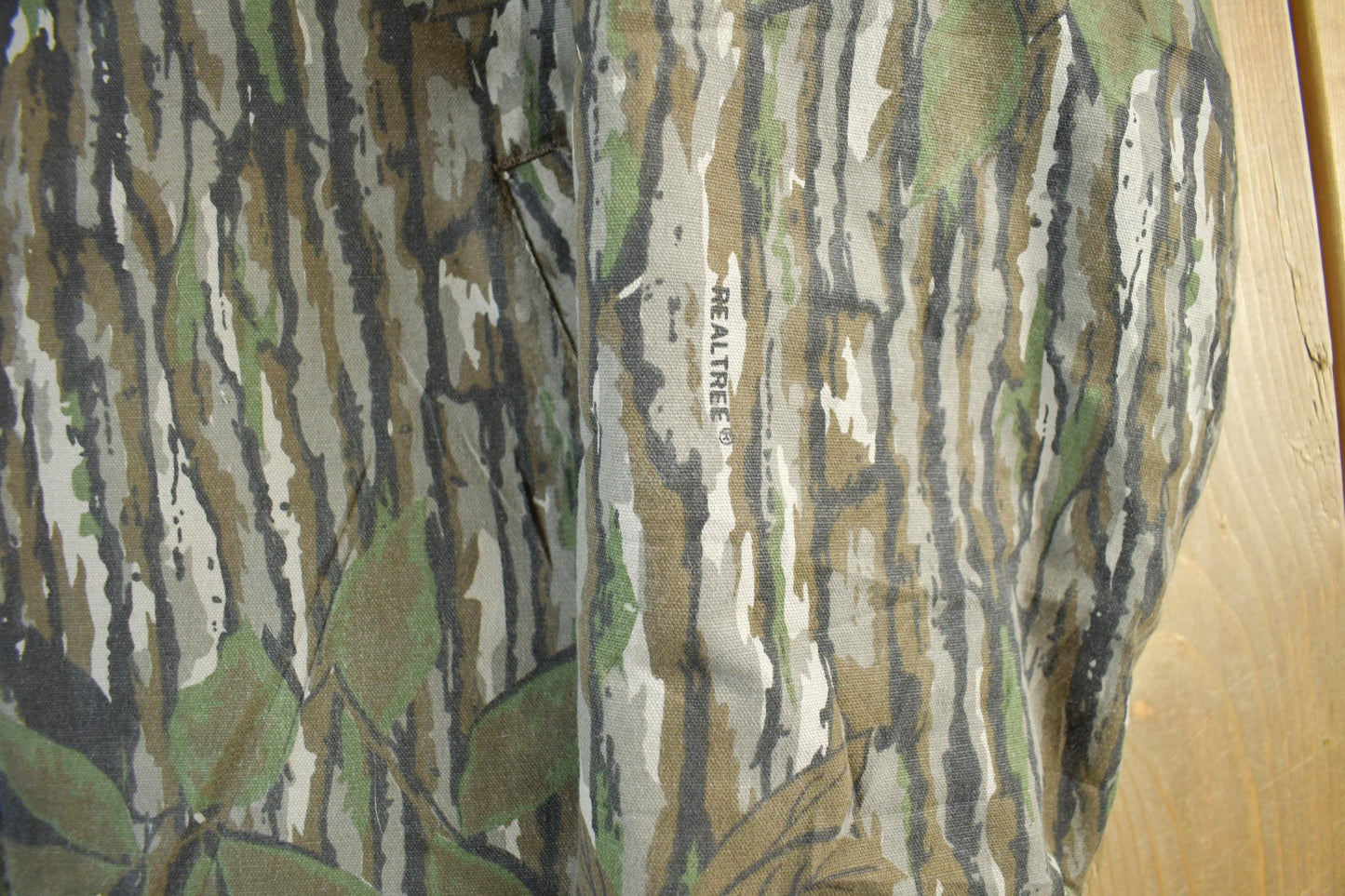 Vintage 90s Realtree Camo Jacket Walls Outdoors Blizzard Pruf Men's L Tall from propervintagecanada
