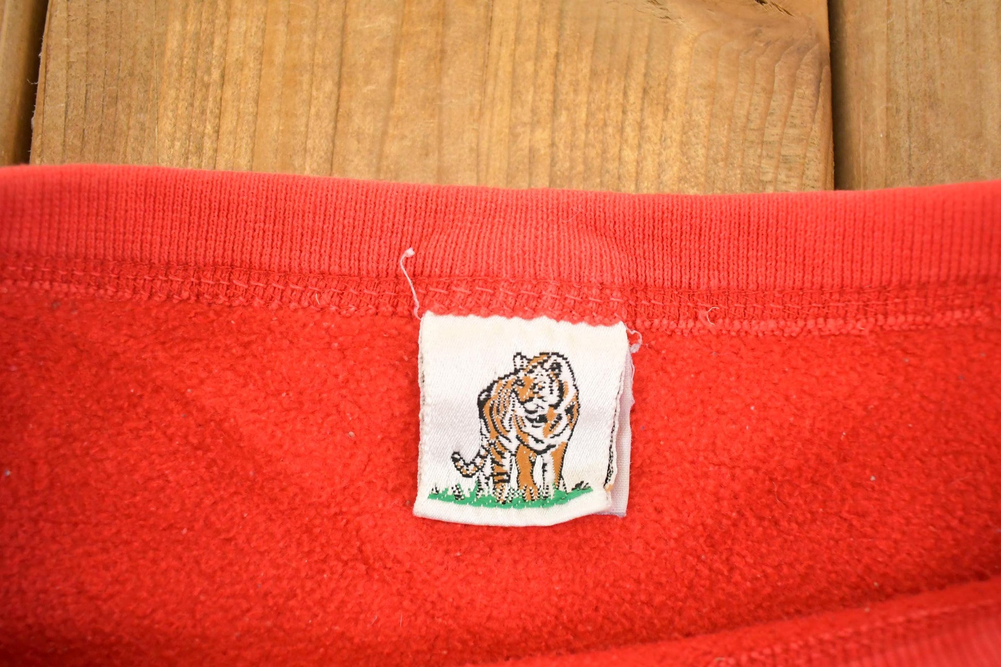 Vintage 90s University of Waterloo Crewneck Sweatshirt, Men's XL from propervintagecanada