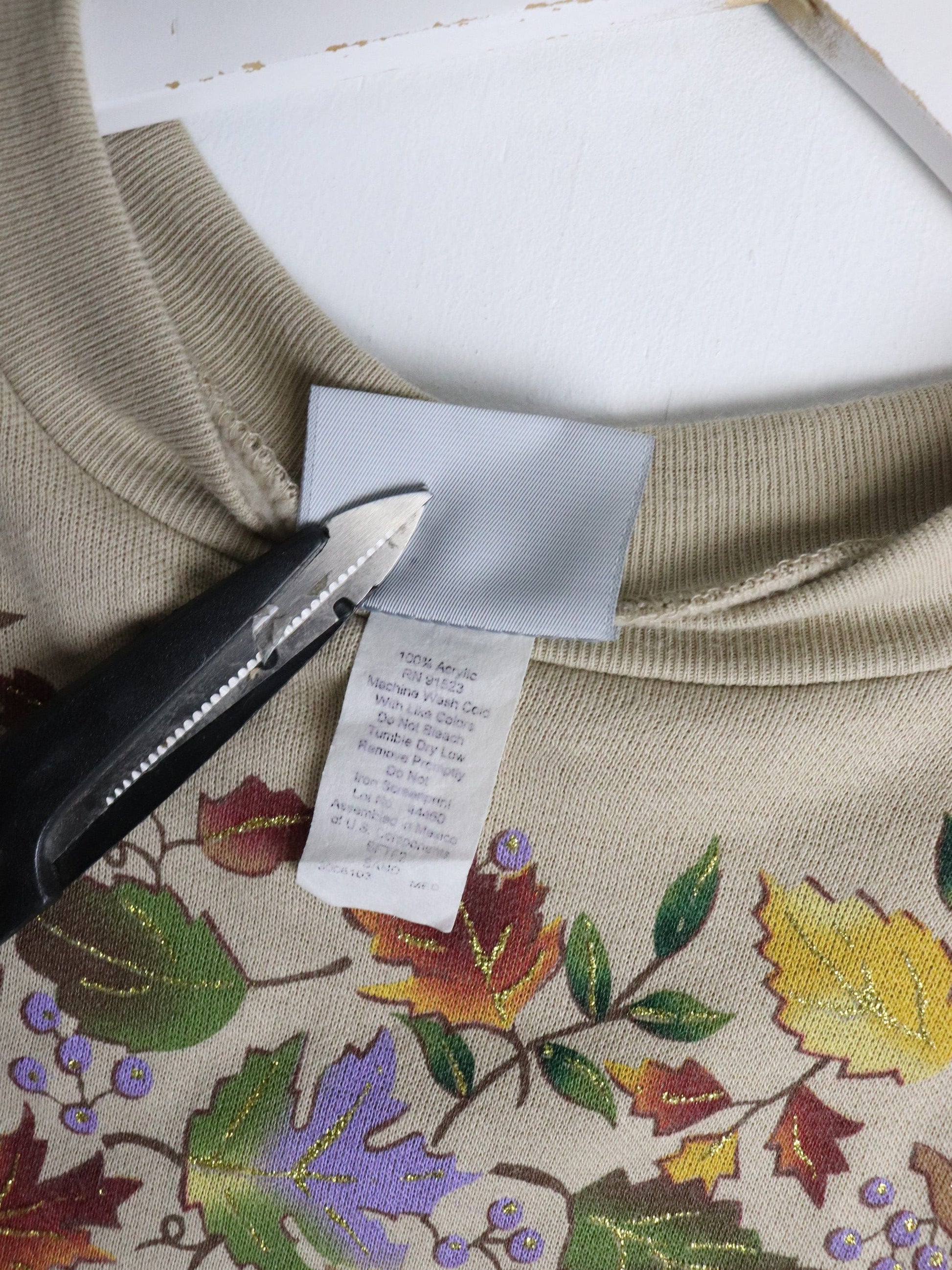 Vintage Blair Sweatshirt Womens Medium Beige from propervintagecanada