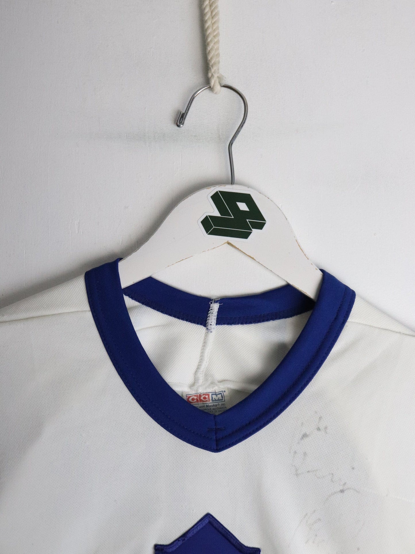 Vintage Bob Rouse Toronto Maple Leafs Hockey Jersey Youth L/XL White CCM Signed from propervintagecanada