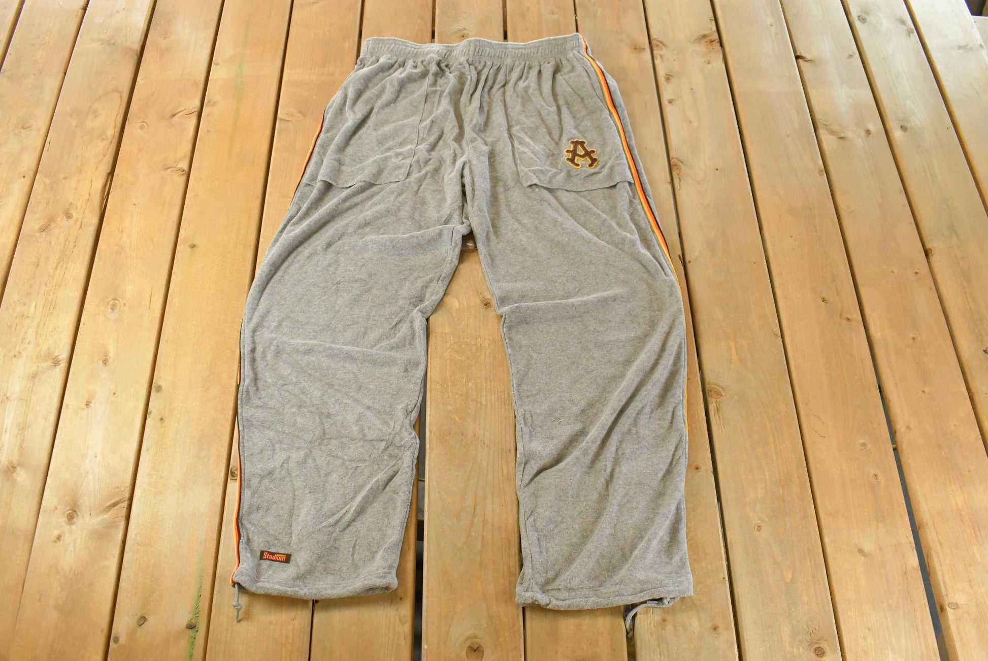 Vintage Deadstock Y2K Akademiks Stadium Division Polo Shirt & Sweatpants Set Men's XL from propervintagecanada
