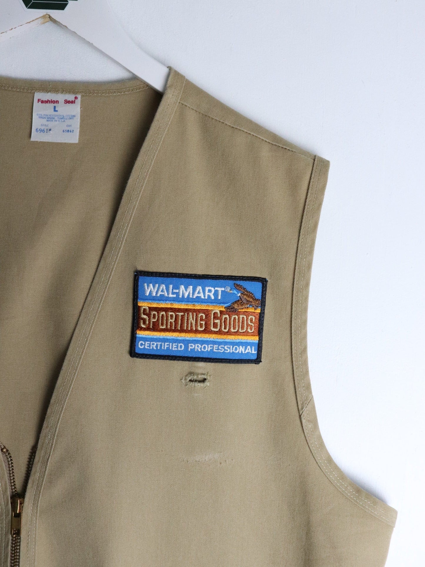 Vintage Fashion Seal Vest Mens Large Beige from propervintagecanada