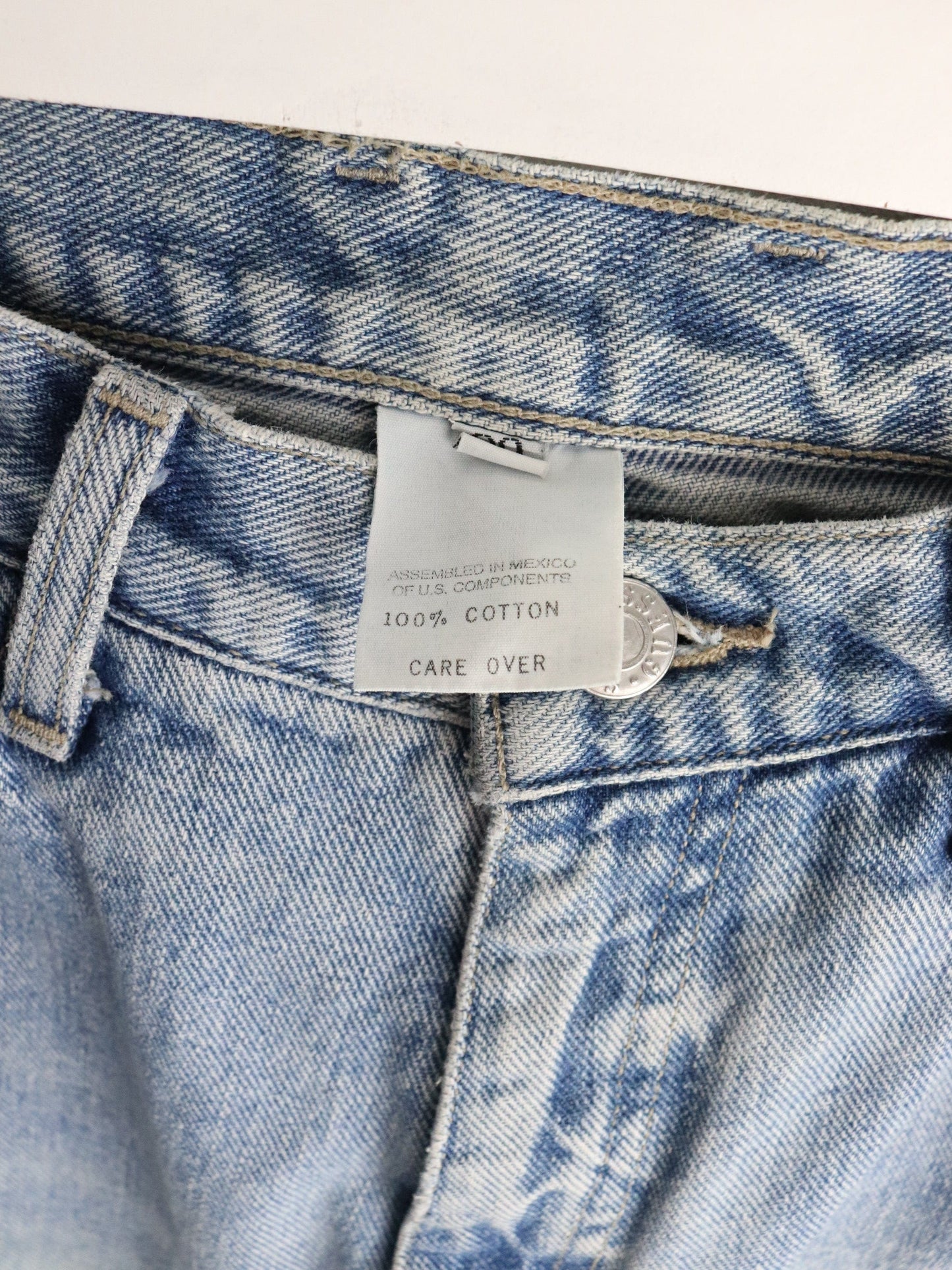 Vintage Guess Denim Jeans Mens 30 x 30 Blue from propervintagecanada