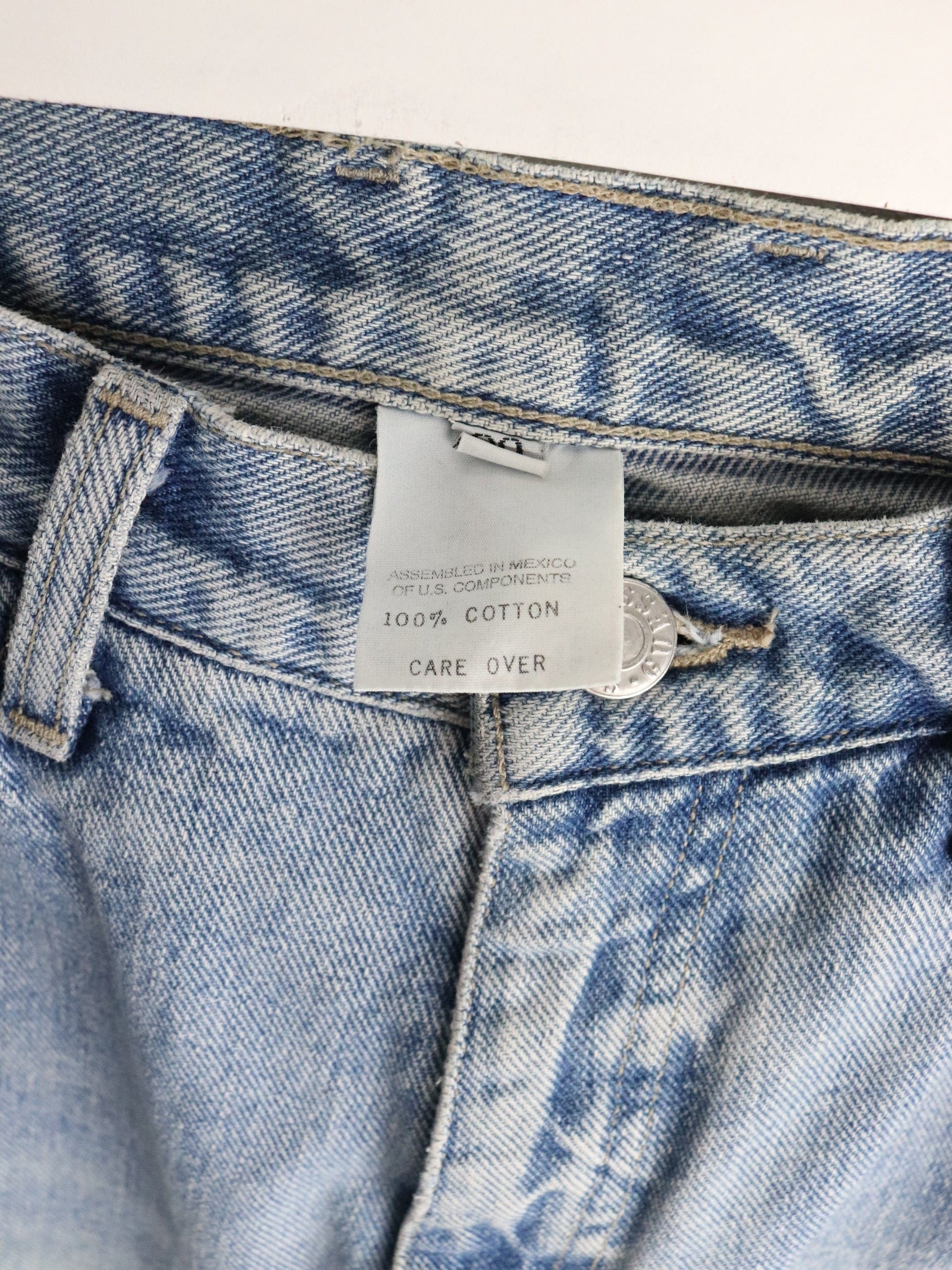 Vintage Guess Denim Jeans Mens 30 x 30 Blue from propervintagecanada