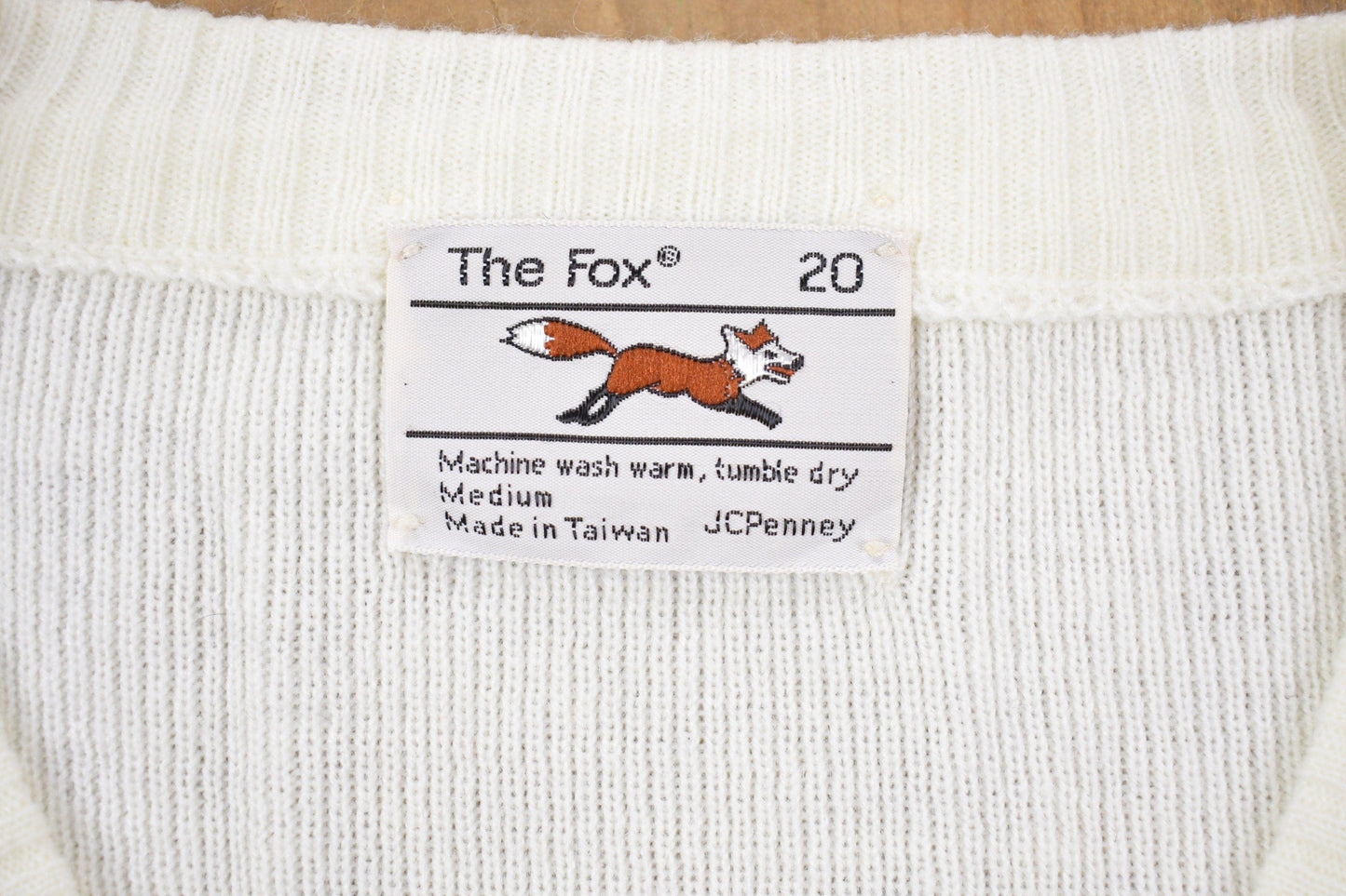 Vintage Knitted J.C Penny The Fox Sweater Women's M from propervintagecanada