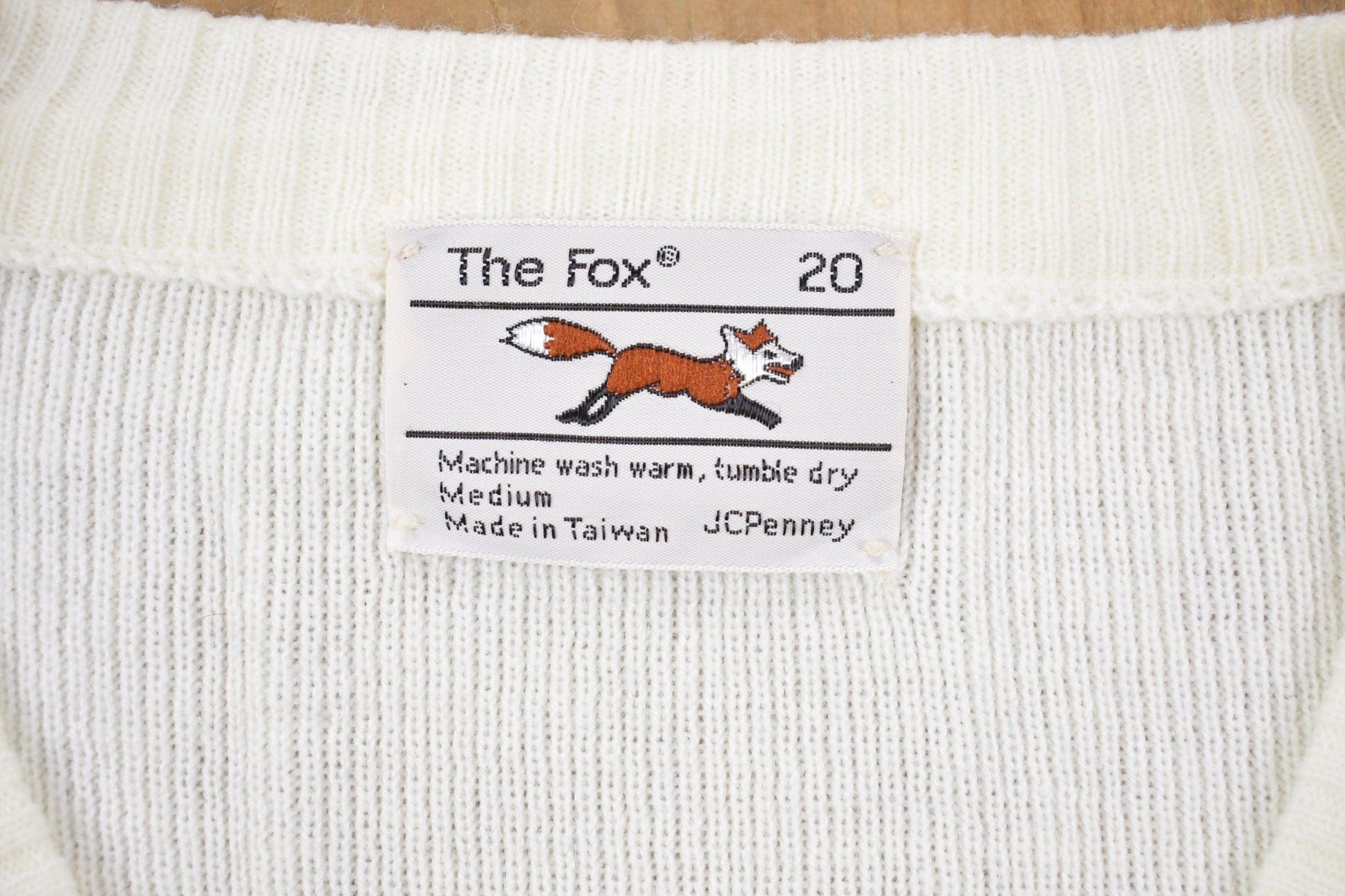 Vintage Knitted J.C Penny The Fox Sweater Women's M from propervintagecanada