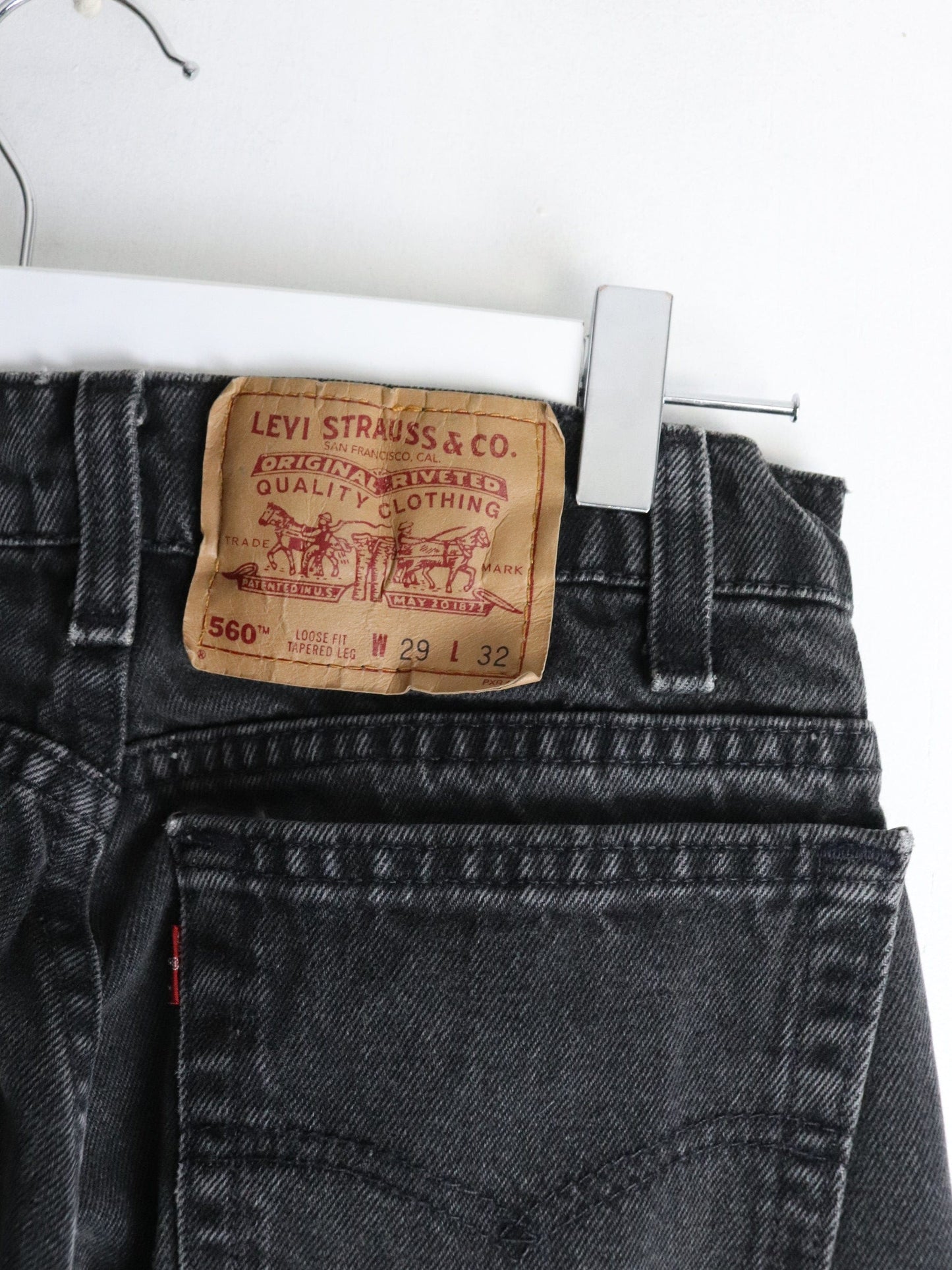 Vintage Levi's Denim Jeans Mens 27 x 31 Black 560 Loose Tapered from propervintagecanada