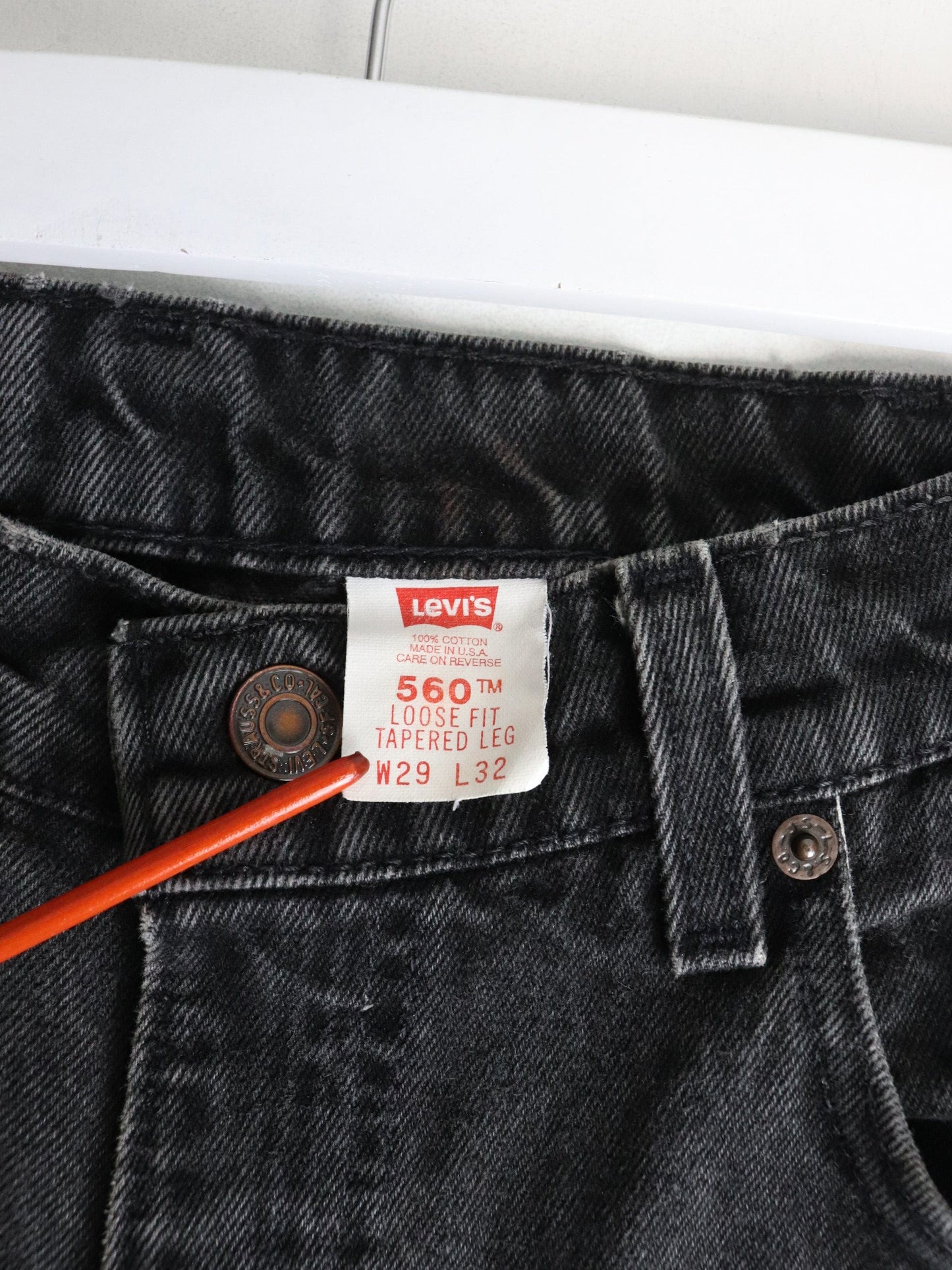 Vintage Levi's Denim Jeans Mens 27 x 31 Black 560 Loose Tapered from propervintagecanada