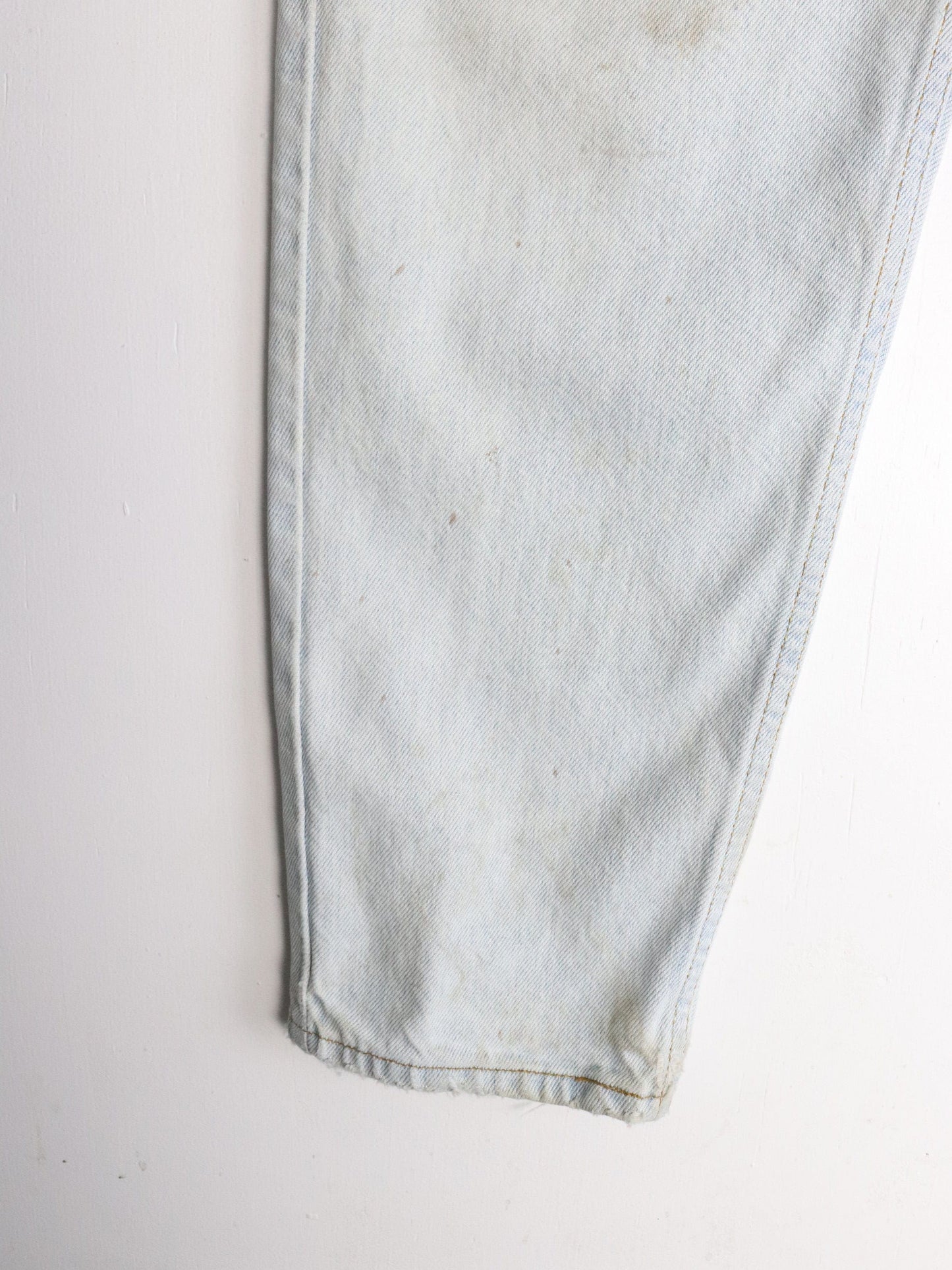 Vintage Levi's Denim Jeans Mens 30 x 30 Blue 550 Relaxed Tapered from propervintagecanada