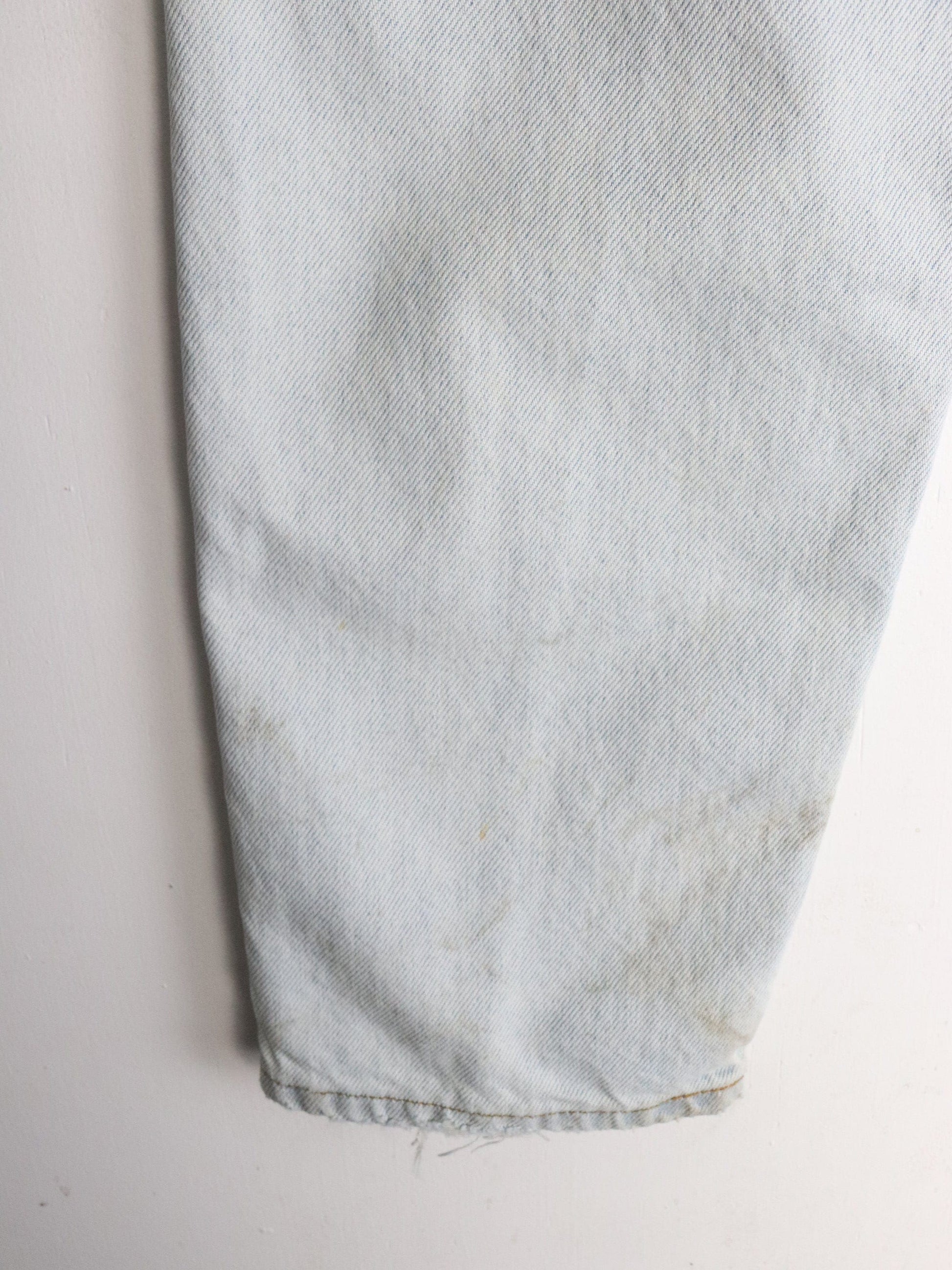 Vintage Levi's Denim Jeans Mens 30 x 30 Blue 550 Relaxed Tapered from propervintagecanada