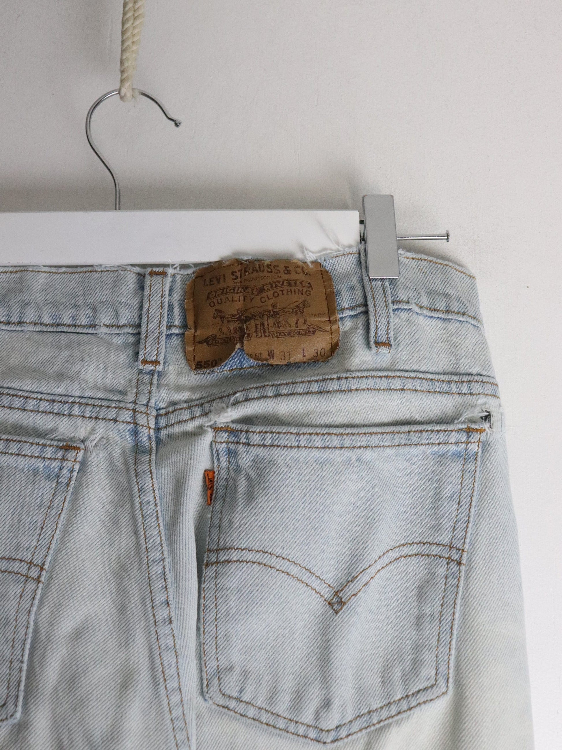 Vintage Levi's Denim Jeans Mens 30 x 30 Blue 550 Relaxed Tapered from propervintagecanada