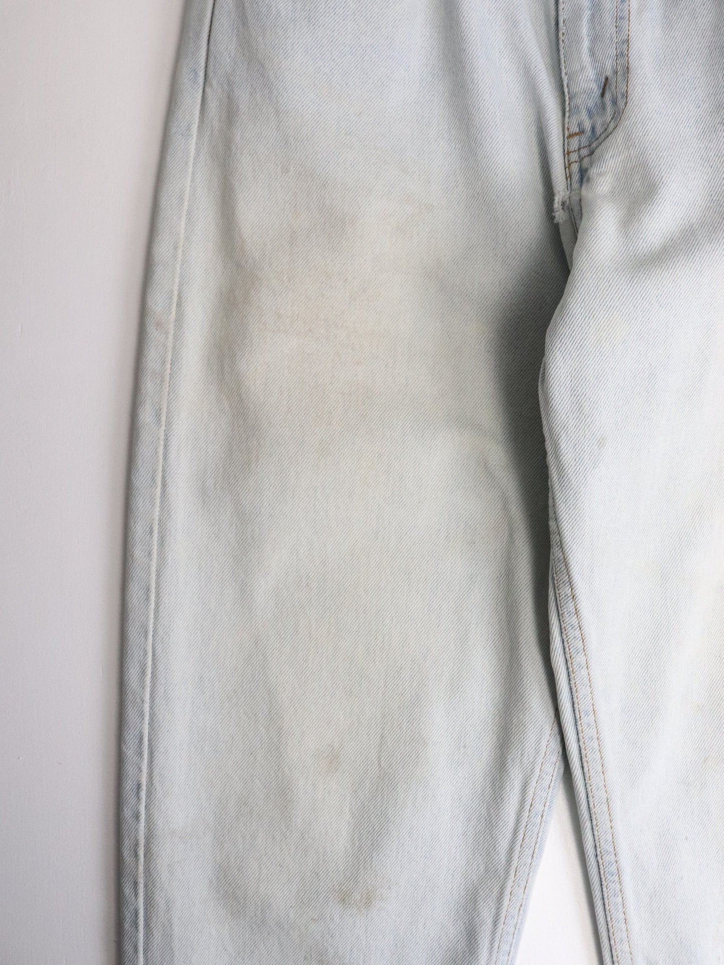 Vintage Levi's Denim Jeans Mens 30 x 30 Blue 550 Relaxed Tapered from propervintagecanada