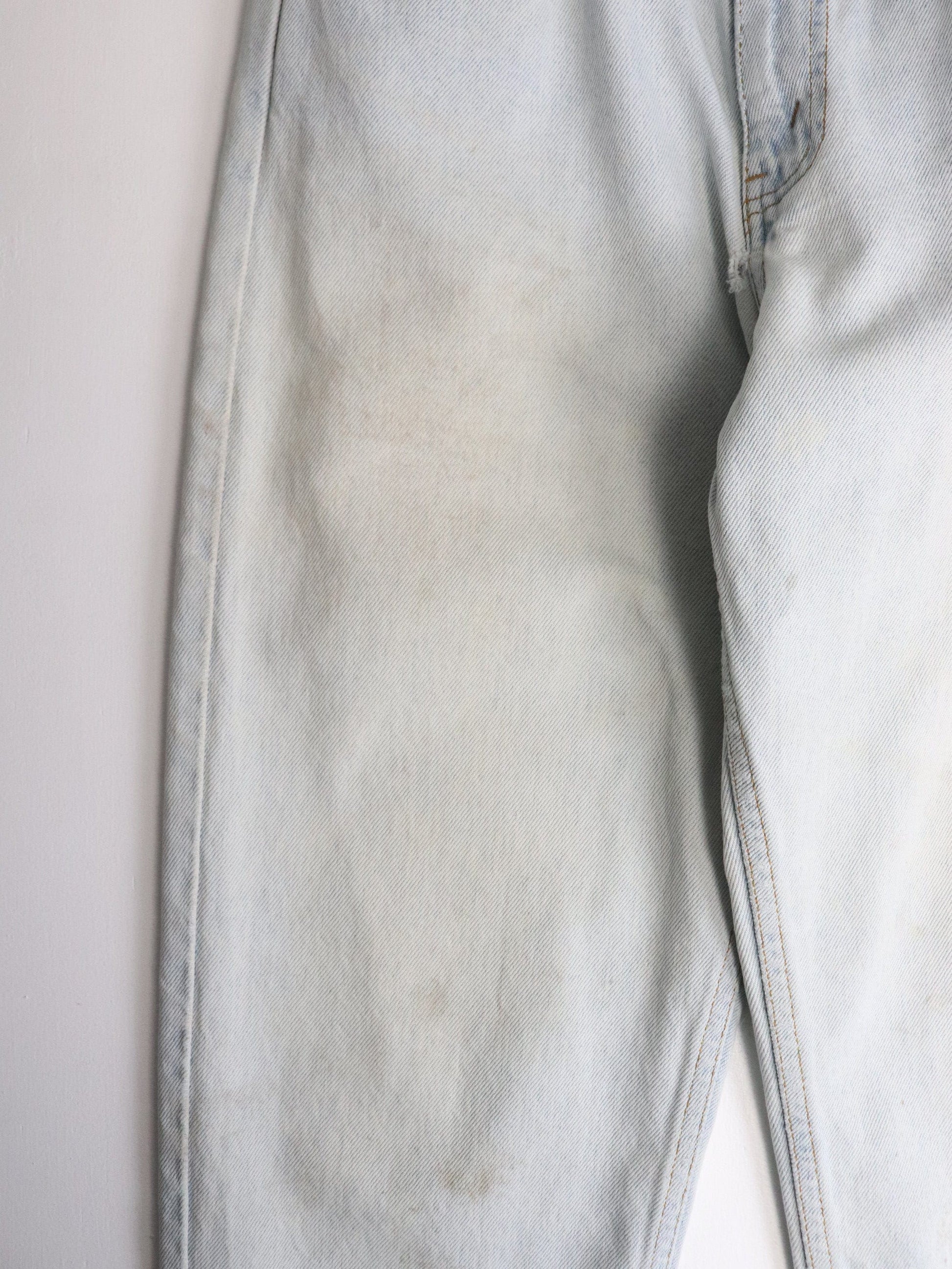 Vintage Levi's Denim Jeans Mens 30 x 30 Blue 550 Relaxed Tapered from propervintagecanada