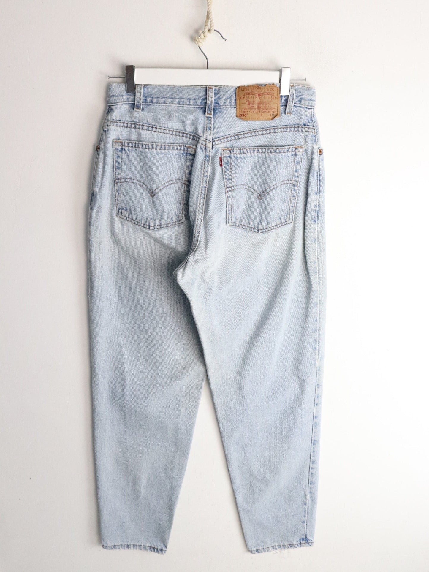 Vintage Levi's Denim Jeans Mens 30 x 31 Blue 550 Relaxed Tapered from propervintagecanada