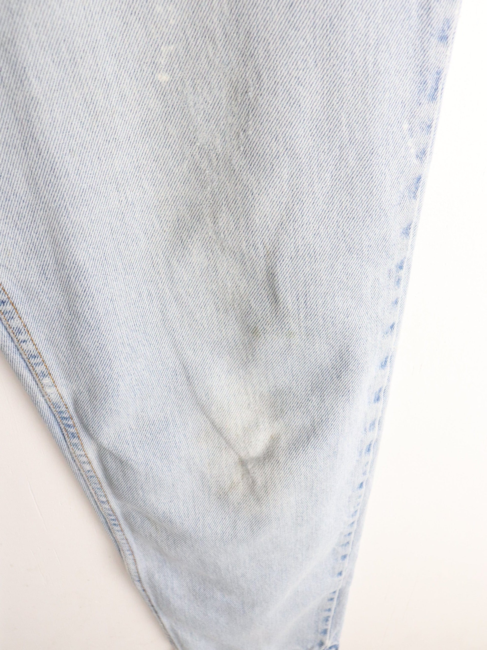 Vintage Levi's Denim Jeans Mens 30 x 31 Blue 550 Relaxed Tapered from propervintagecanada