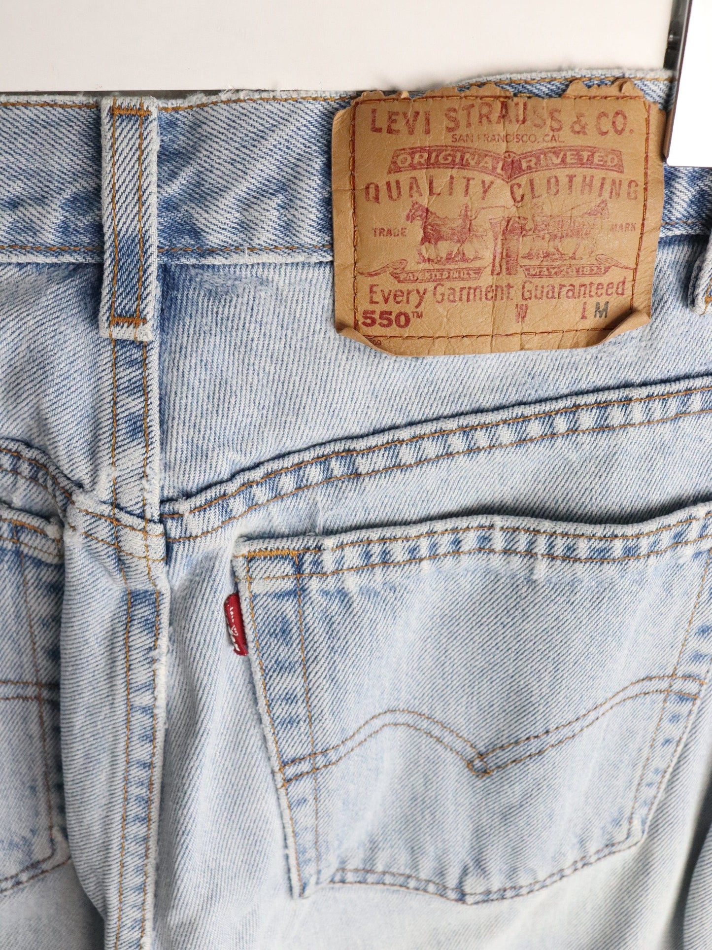 Vintage Levi's Denim Jeans Mens 30 x 31 Blue 550 Relaxed Tapered from propervintagecanada