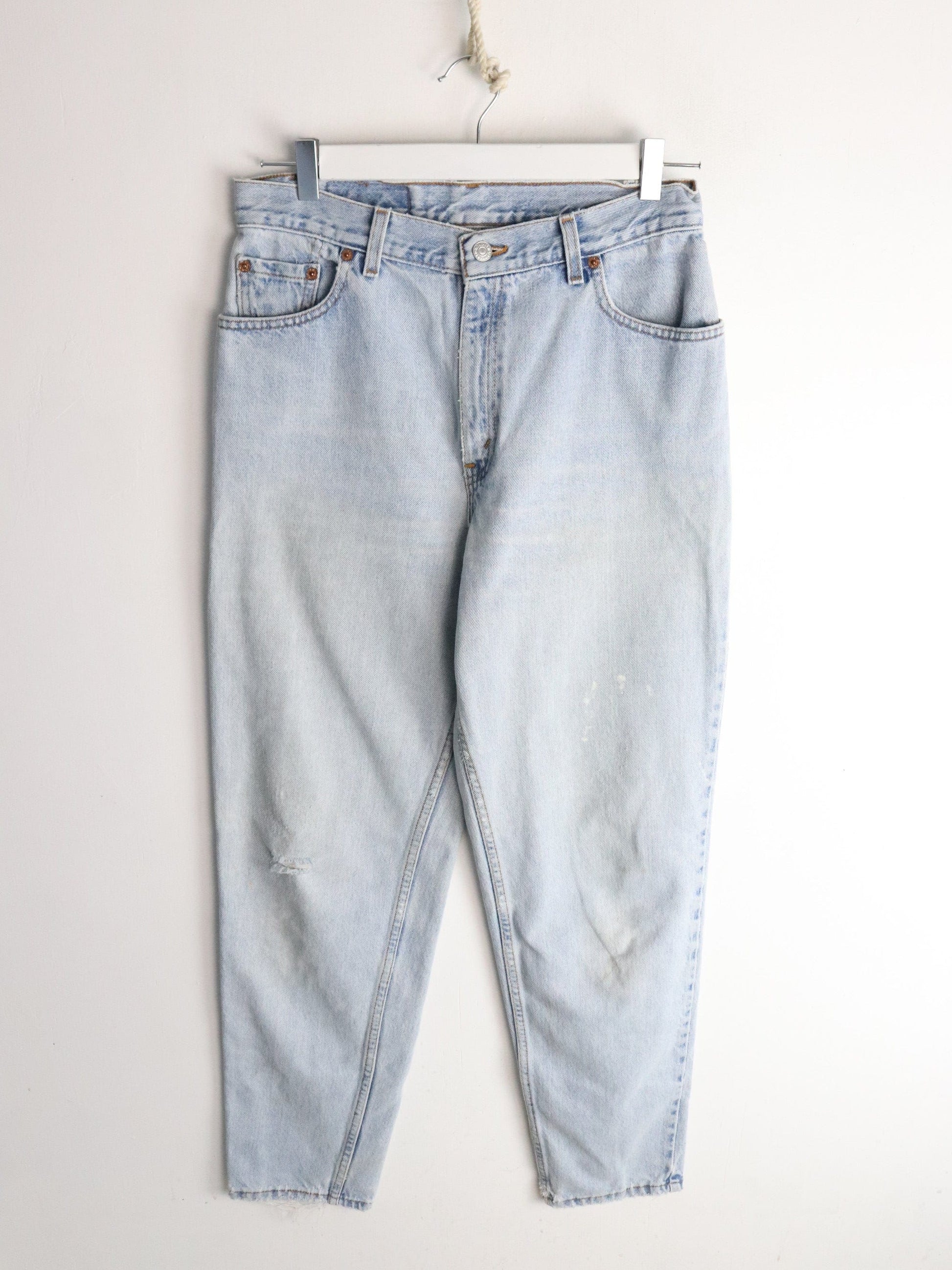 Vintage Levi's Denim Jeans Mens 30 x 31 Blue 550 Relaxed Tapered from propervintagecanada