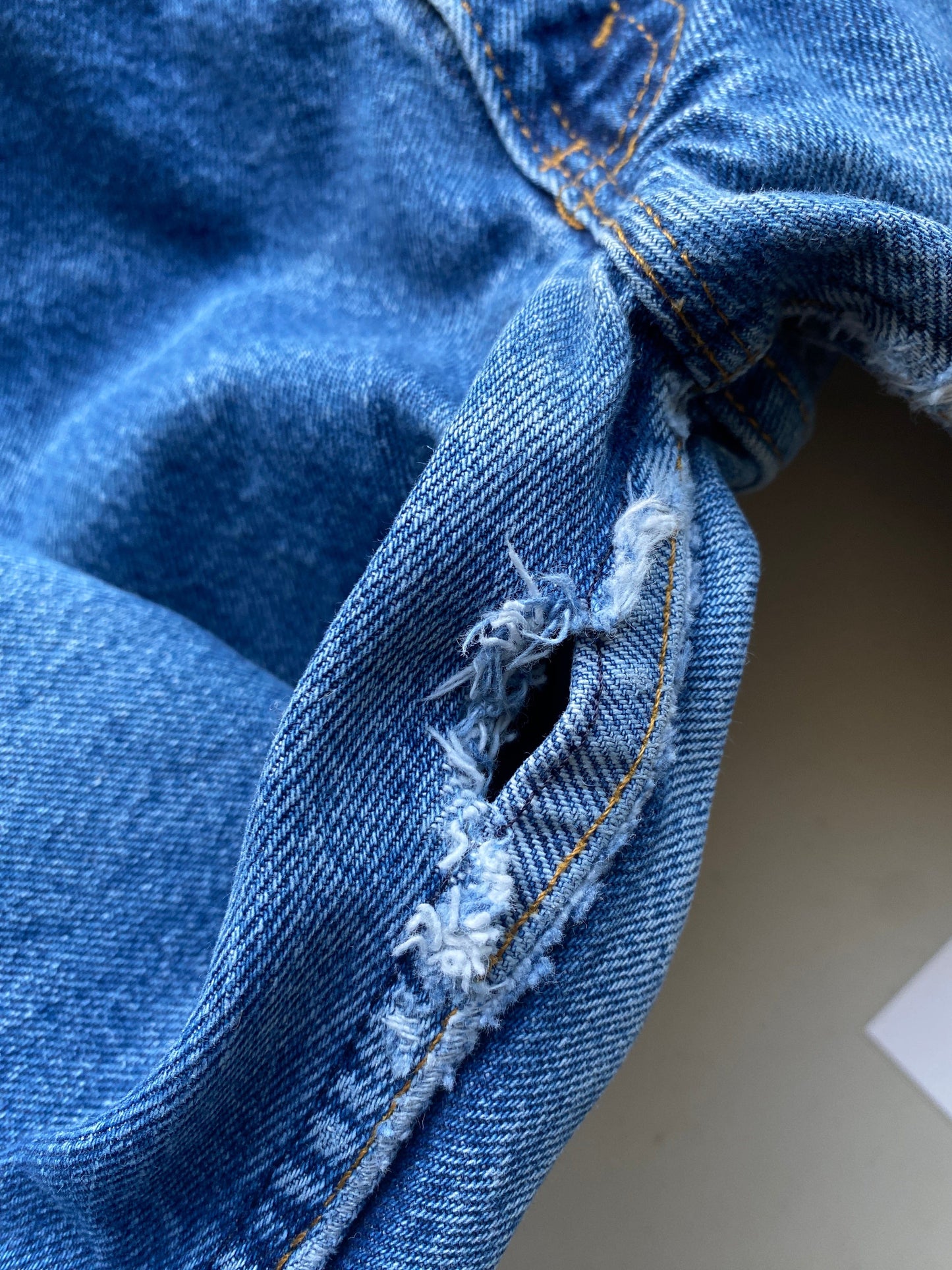 Vintage Levi's Denim Jeans Mens 33 x 30 Blue 505 Regular Fit from propervintagecanada