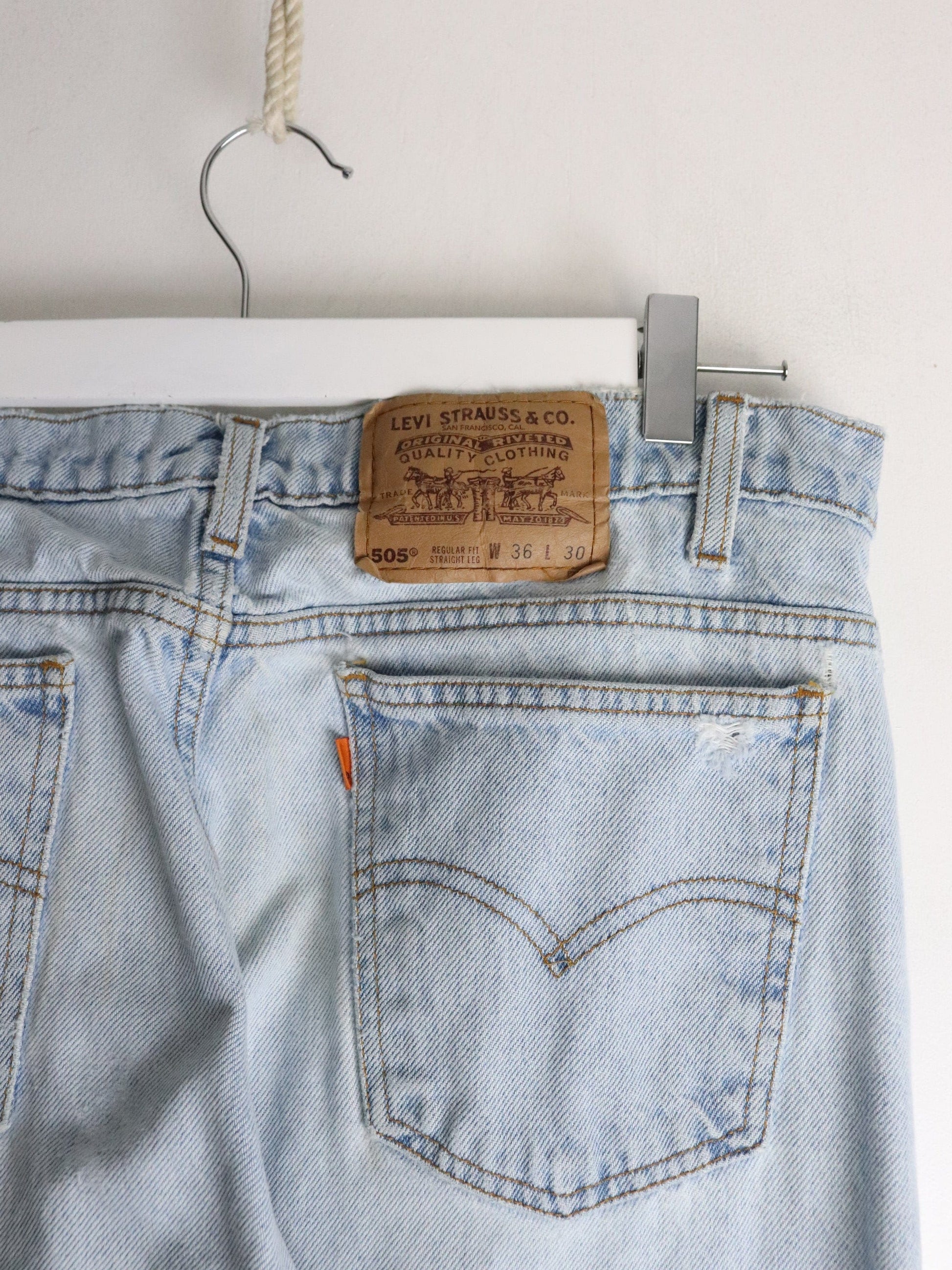 Vintage Levi's Denim Jeans Mens 36 x 30 Blue 505 Regular Straight from propervintagecanada