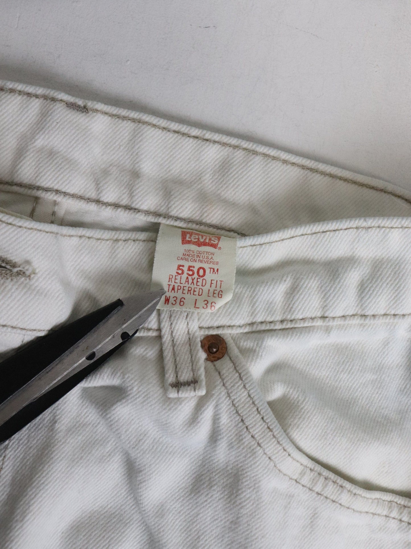 Vintage Levi's Denim Jeans Mens 36 x 30 White 550 Relaxed Tapered from propervintagecanada