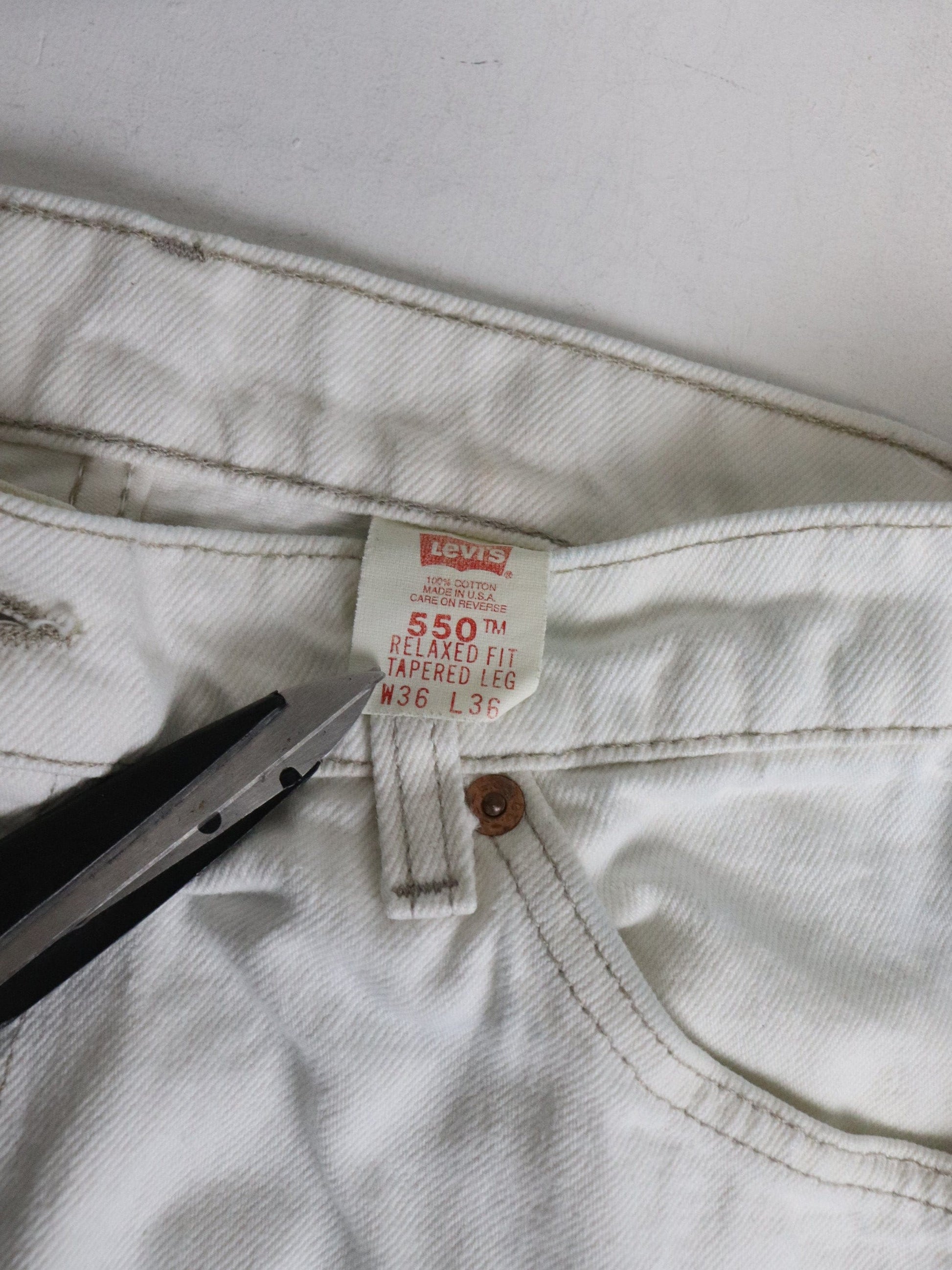 Vintage Levi's Denim Jeans Mens 36 x 30 White 550 Relaxed Tapered from propervintagecanada