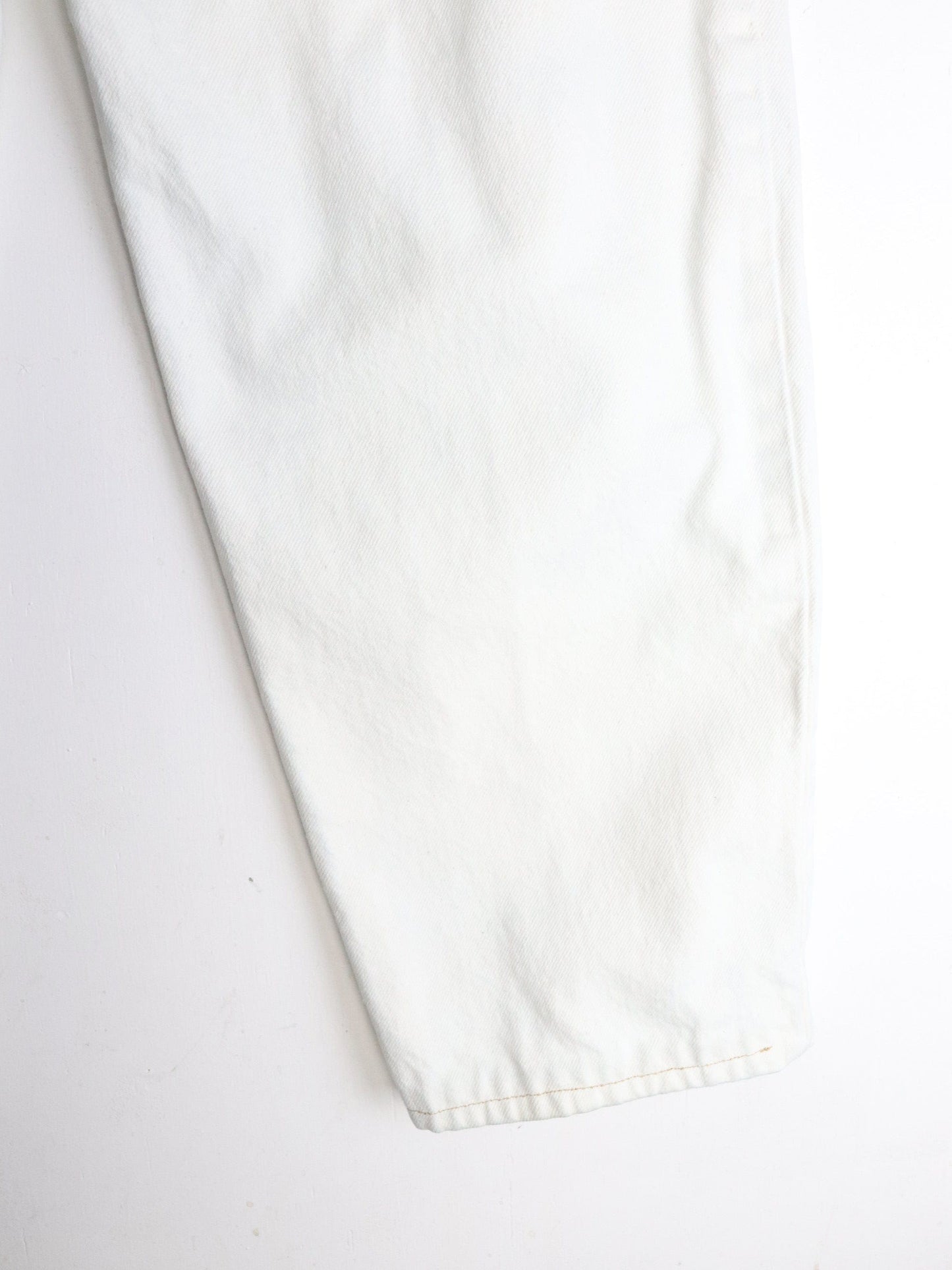 Vintage Levi's Denim Jeans Mens 36 x 30 White 550 Relaxed Tapered from propervintagecanada