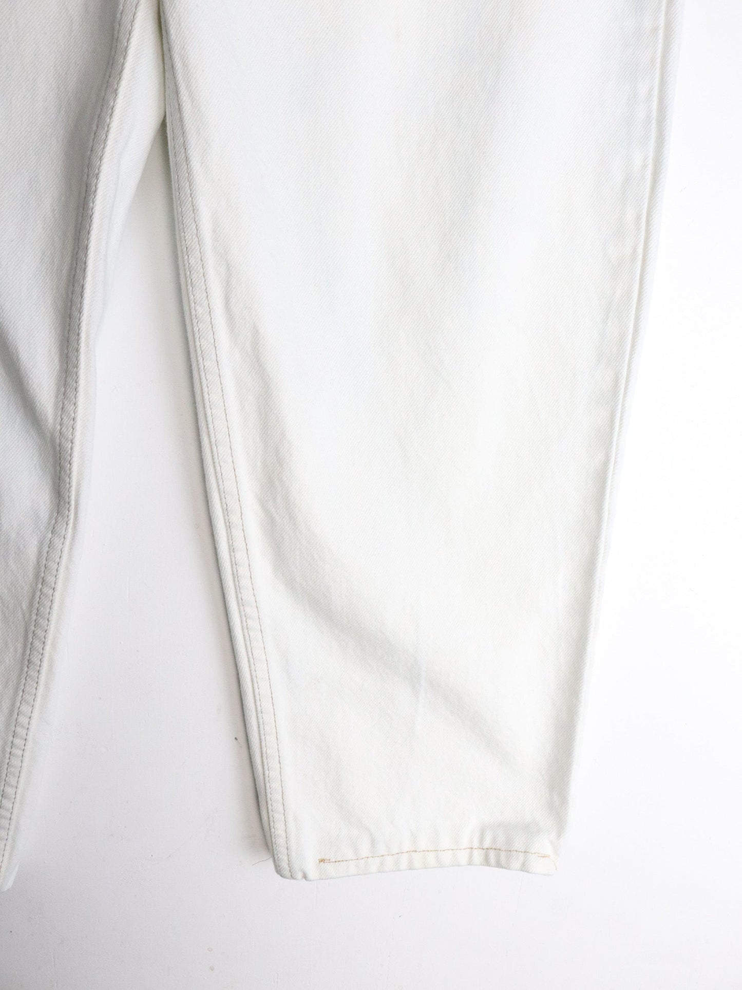 Vintage Levi's Denim Jeans Mens 36 x 30 White 550 Relaxed Tapered from propervintagecanada