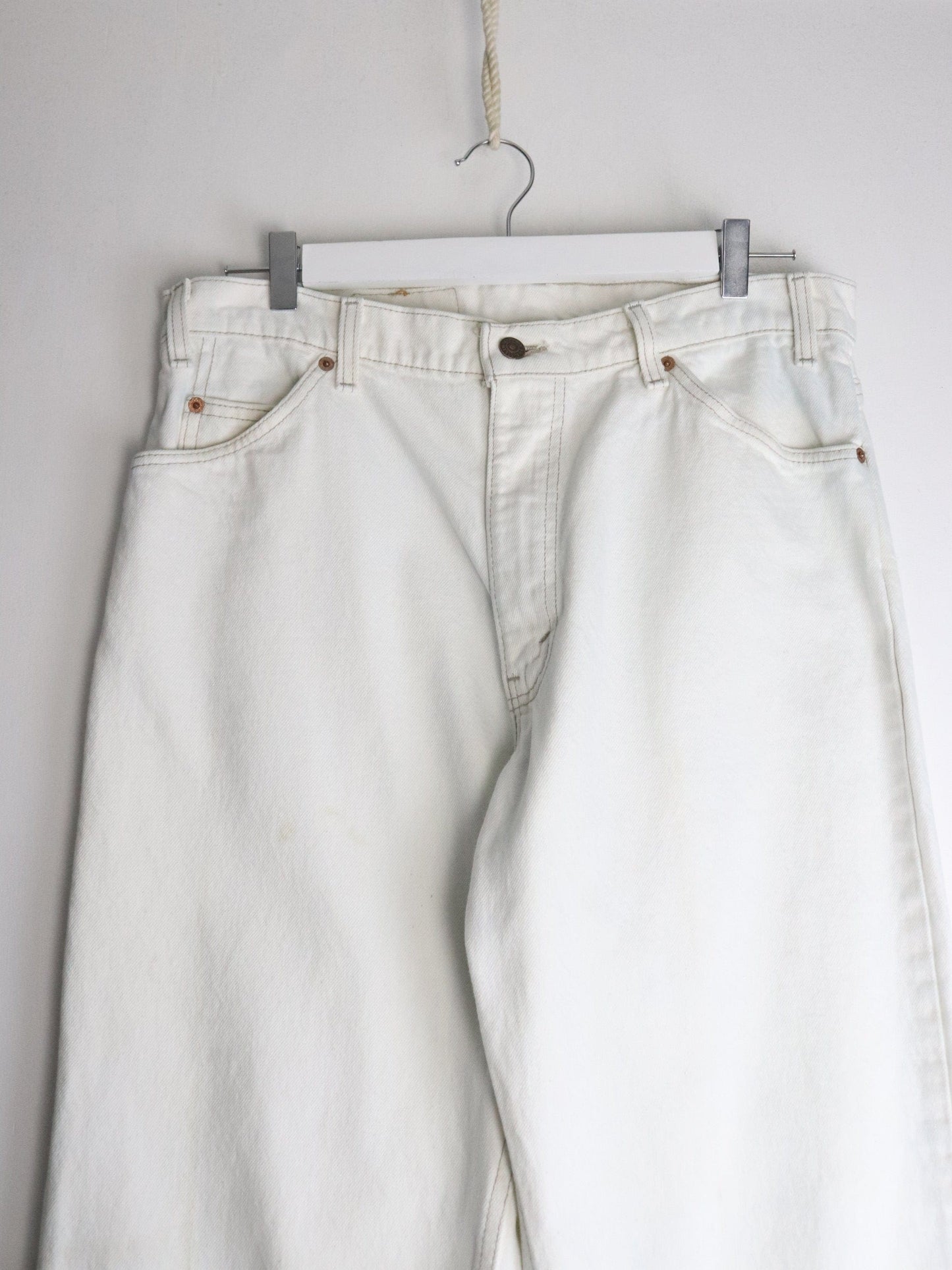 Vintage Levi's Denim Jeans Mens 36 x 30 White 550 Relaxed Tapered from propervintagecanada