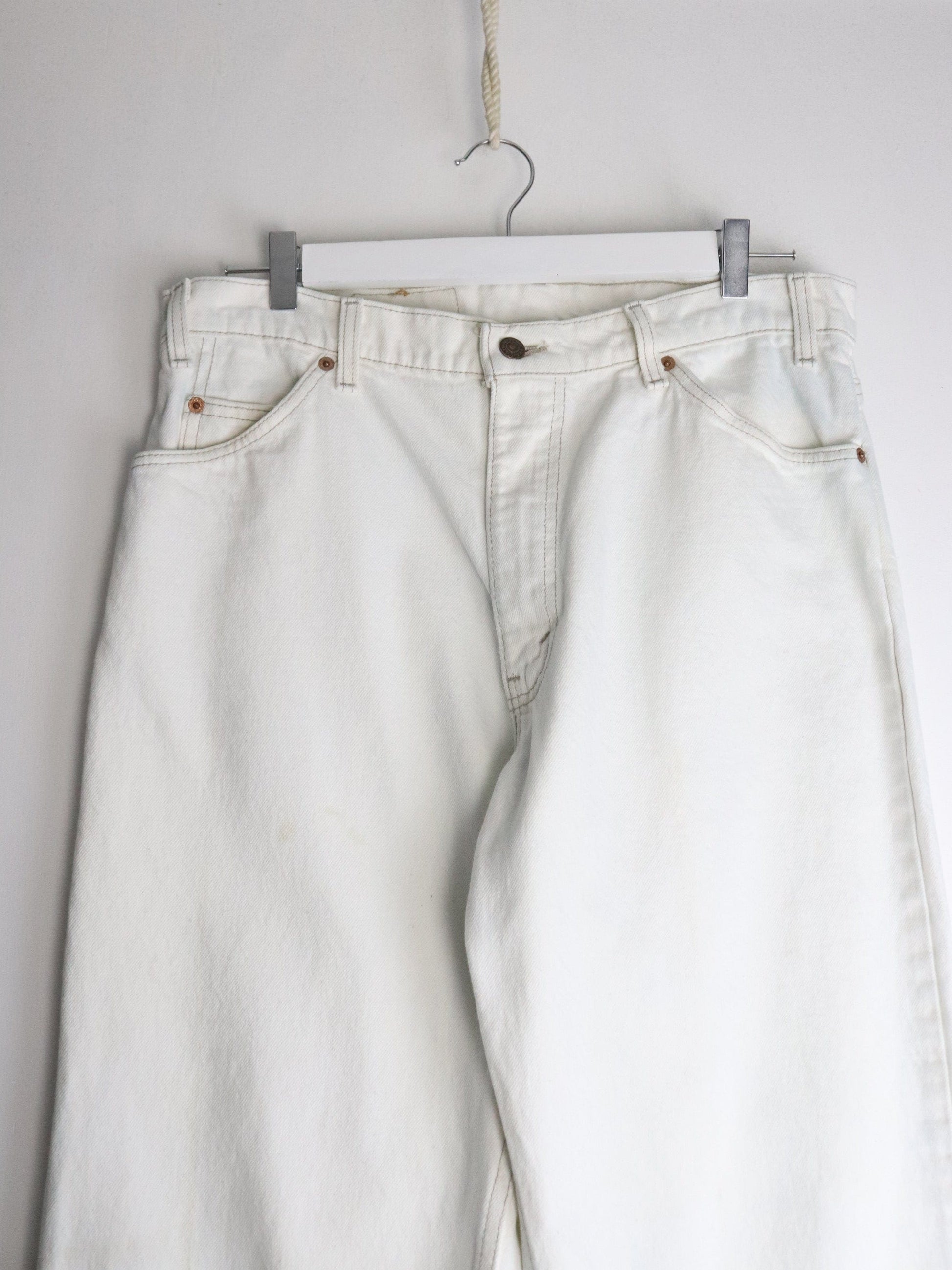 Vintage Levi's Denim Jeans Mens 36 x 30 White 550 Relaxed Tapered from propervintagecanada