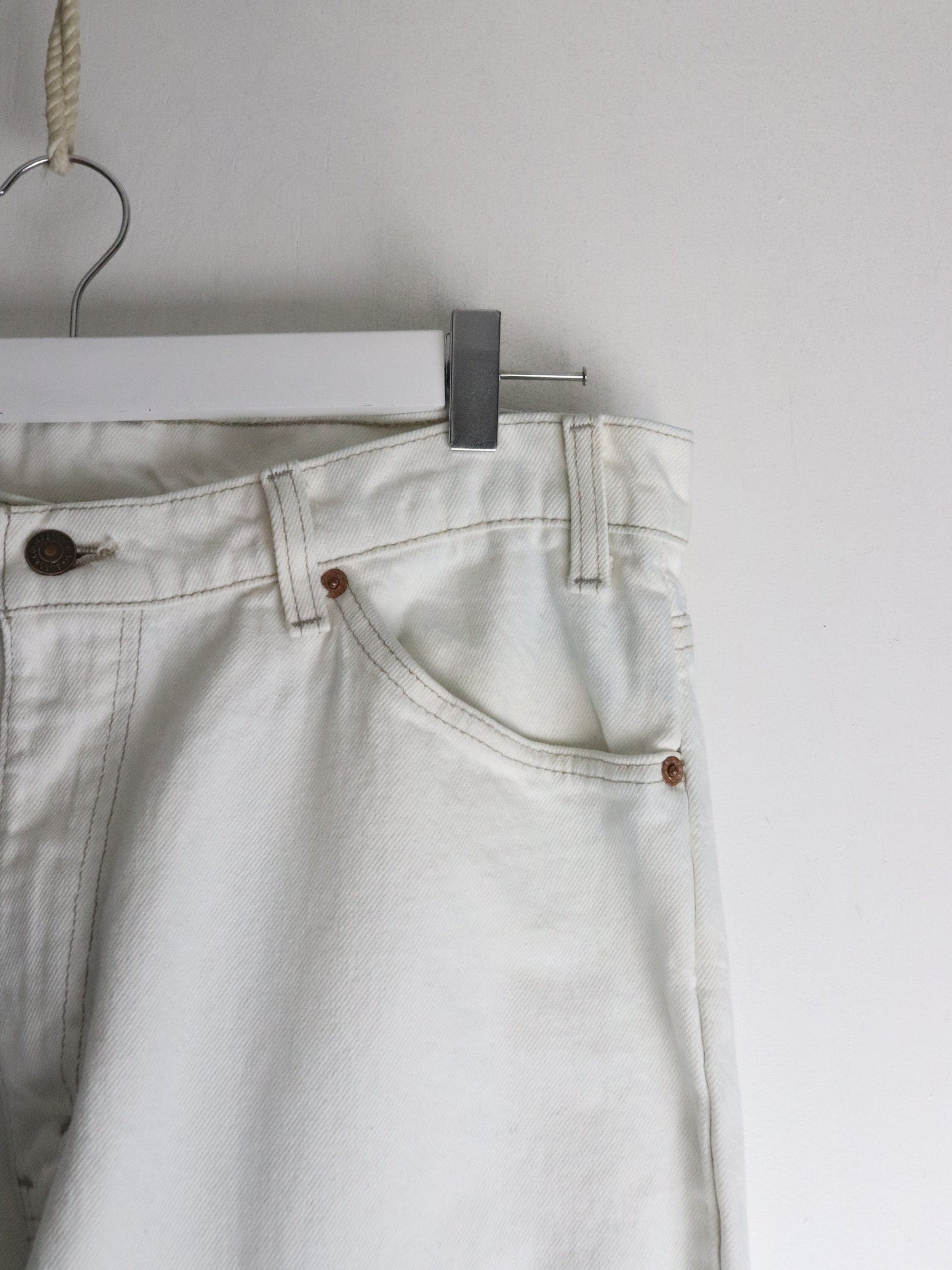 Vintage Levi's Denim Jeans Mens 36 x 30 White 550 Relaxed Tapered from propervintagecanada