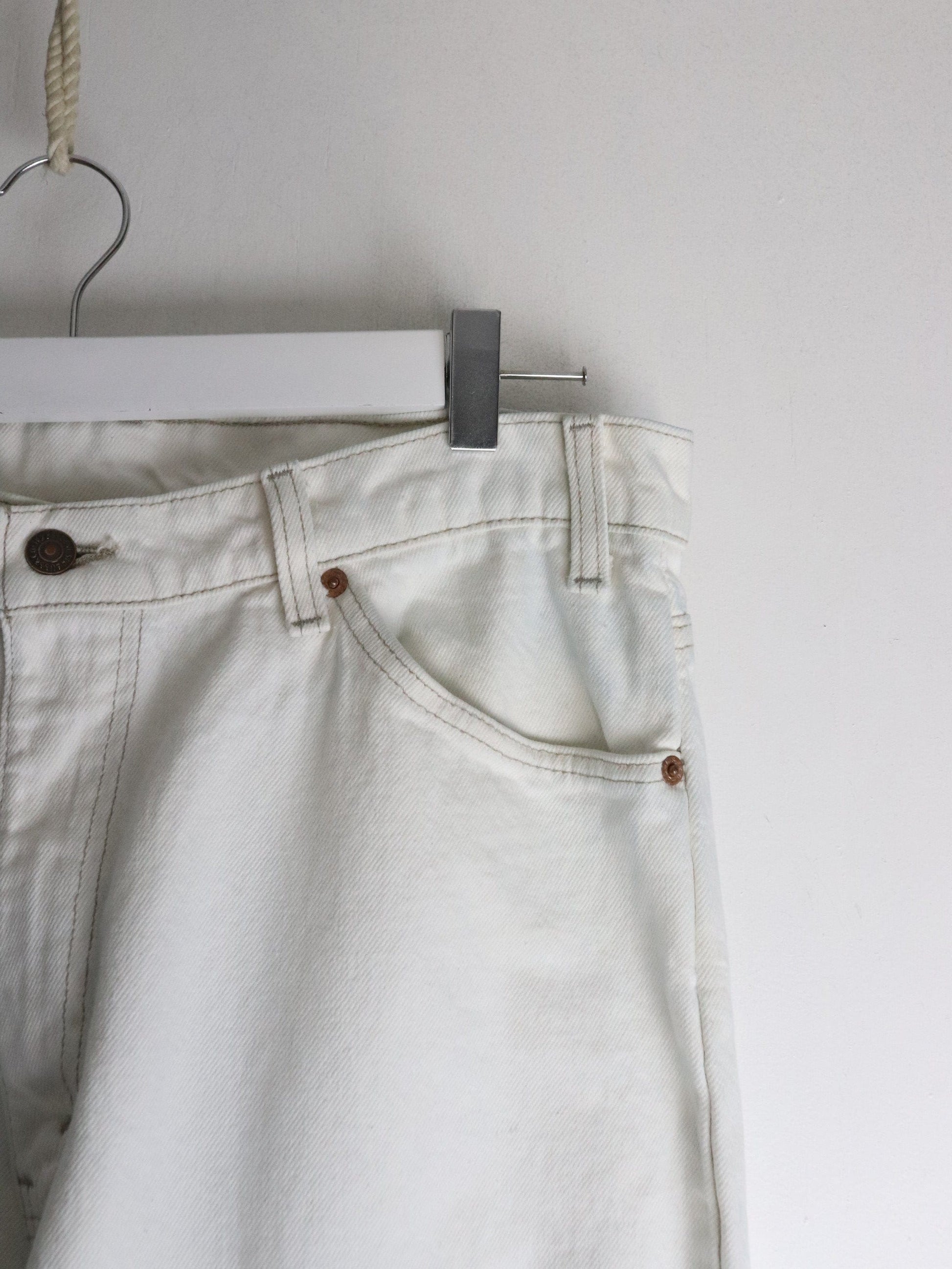 Vintage Levi's Denim Jeans Mens 36 x 30 White 550 Relaxed Tapered from propervintagecanada