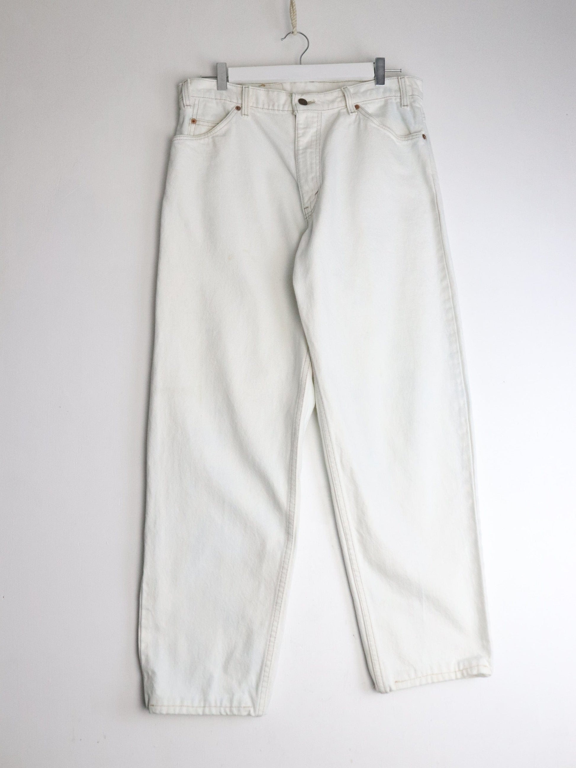 Vintage Levi's Denim Jeans Mens 36 x 30 White 550 Relaxed Tapered from propervintagecanada